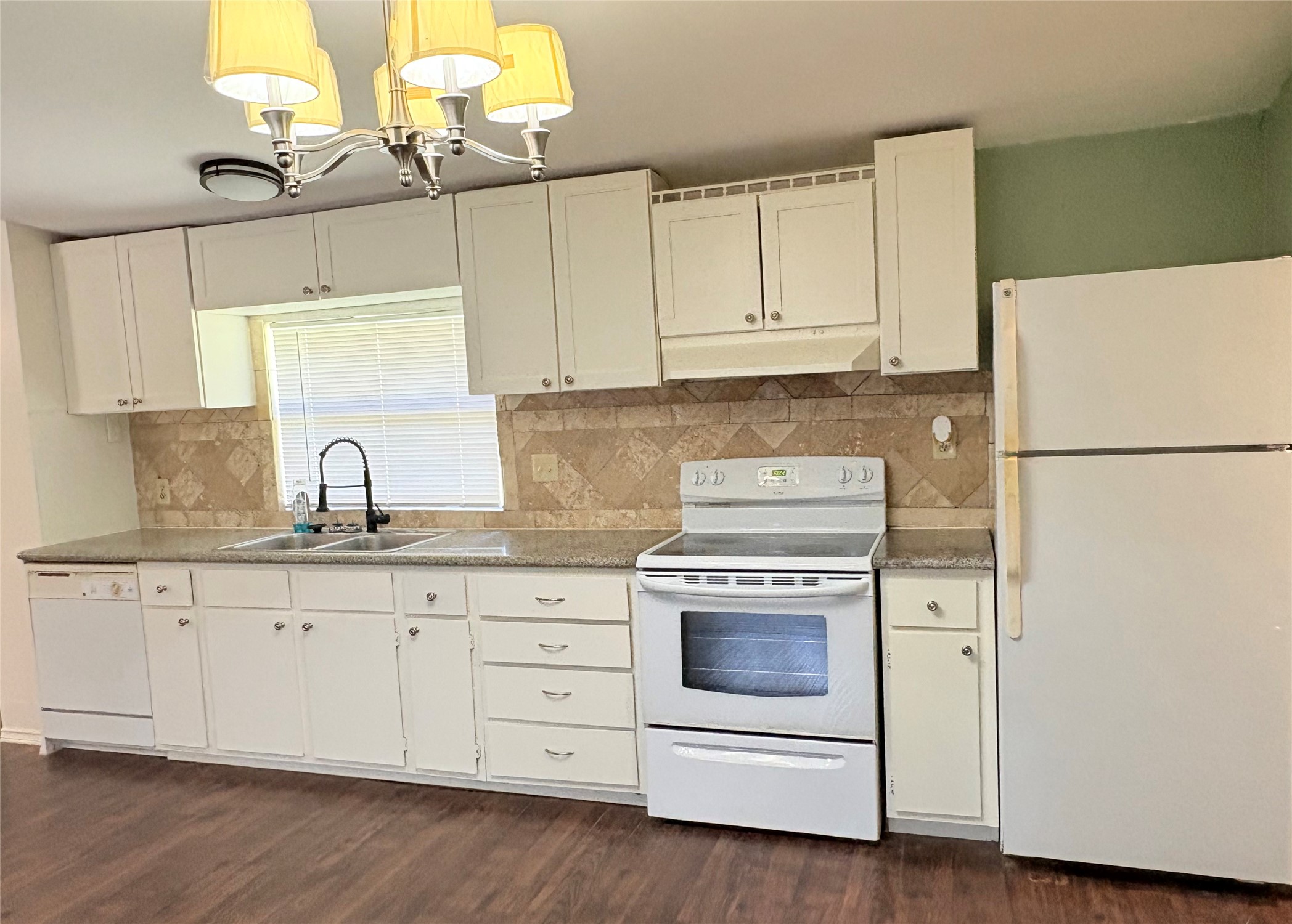 17807 Dean Court Property Photo 9