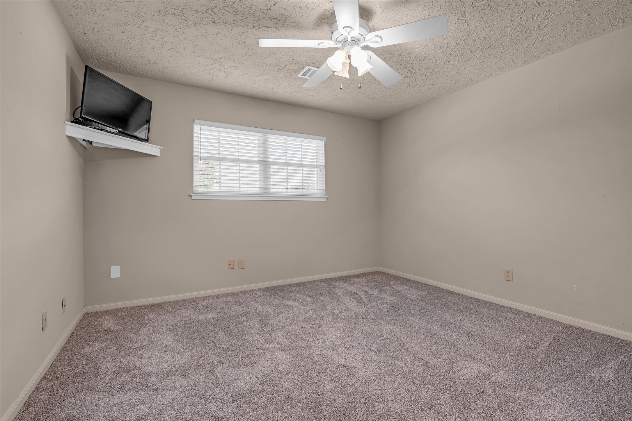 1302 Minchen Drive Property Photo 10