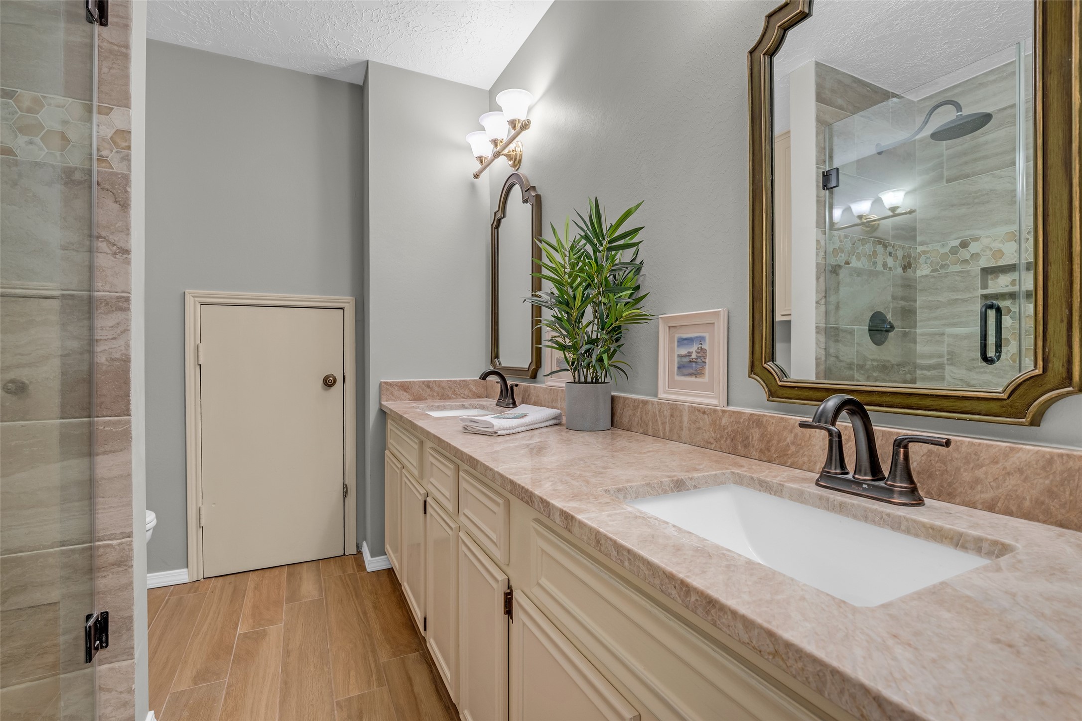 1302 Minchen Drive Property Photo 11