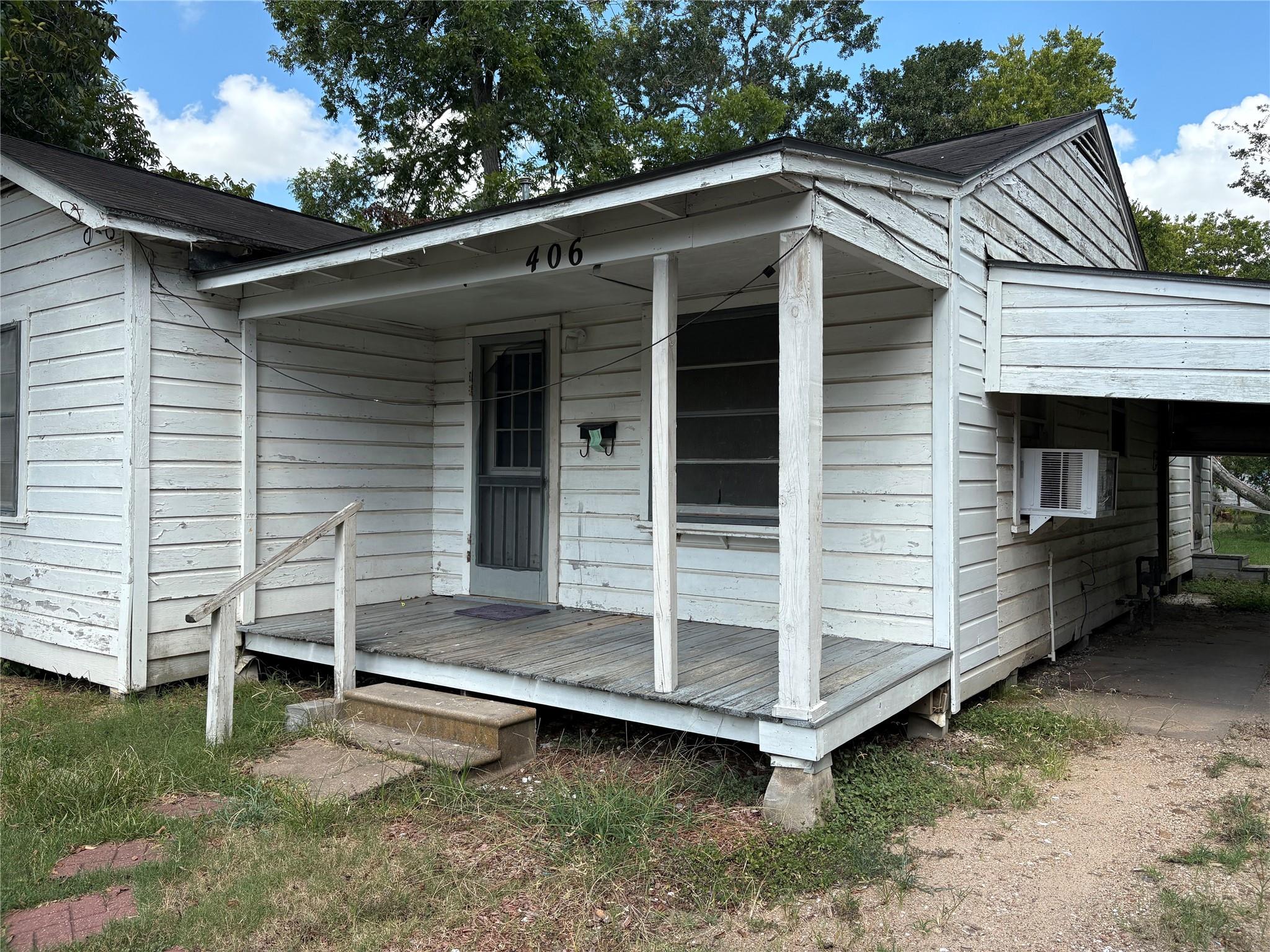406 Omega Property Photo 3