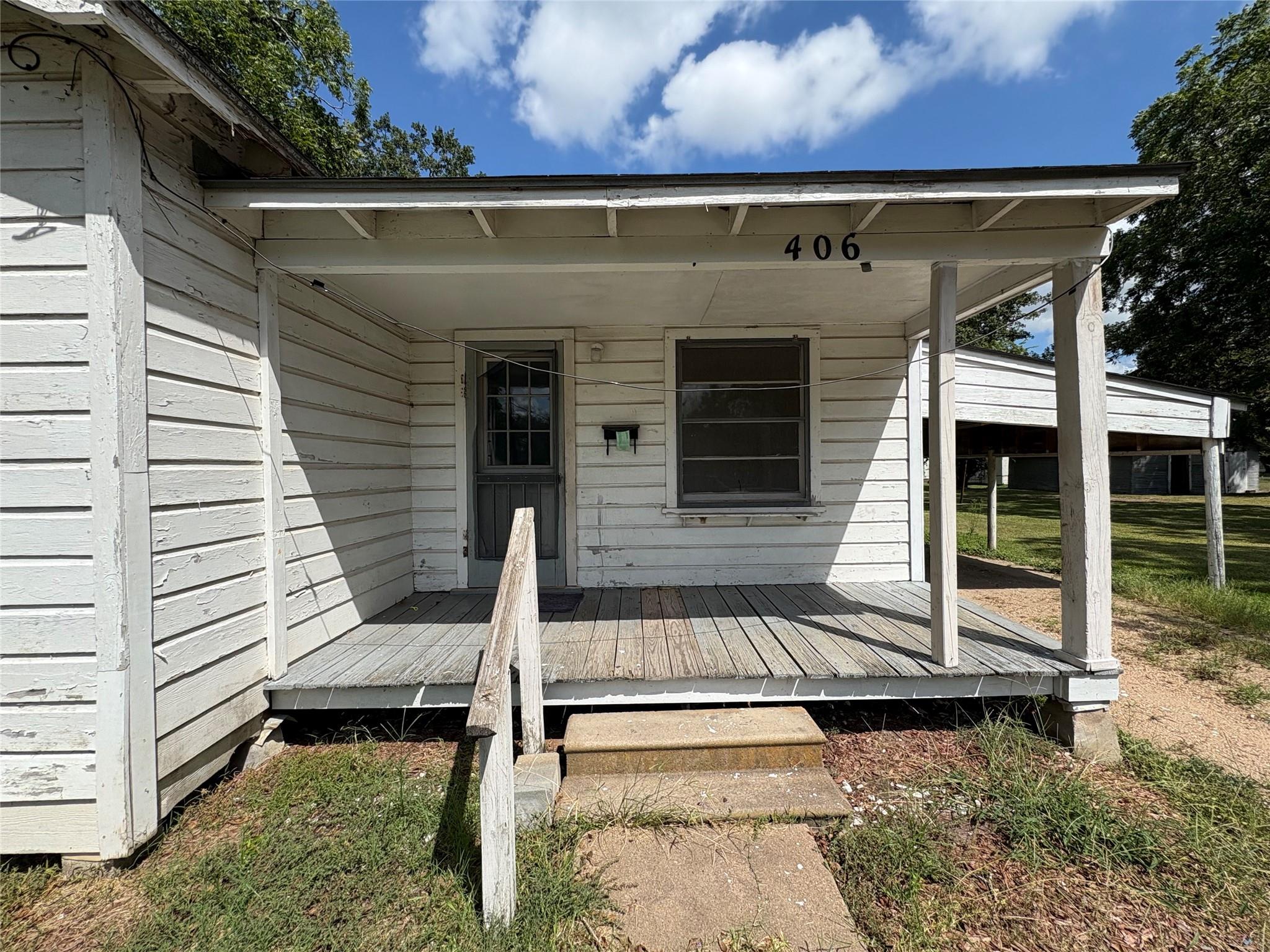 406 Omega Property Photo 4