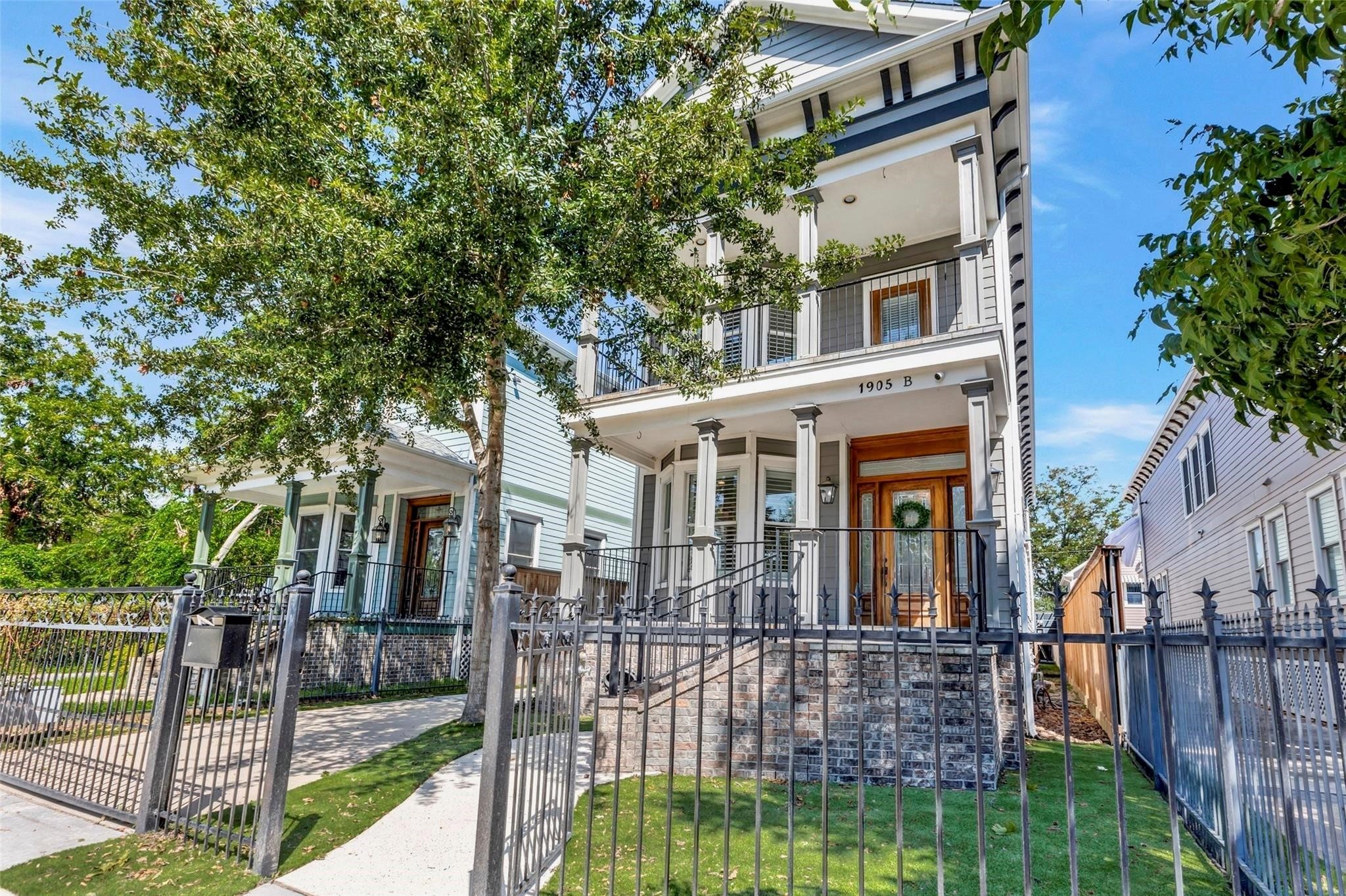 1905 W 14th Street B Property Photo