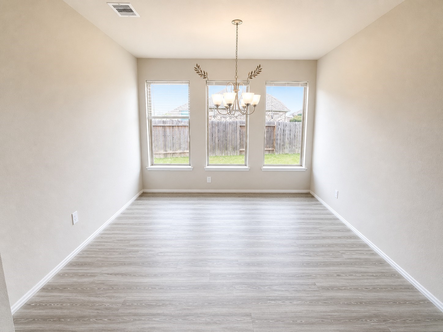 8826 Winters Edge Road Property Photo 4