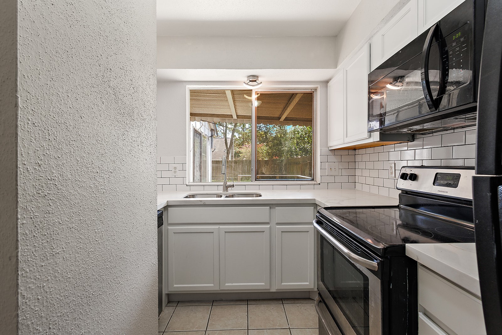 22307 Red River Drive Property Photo 6