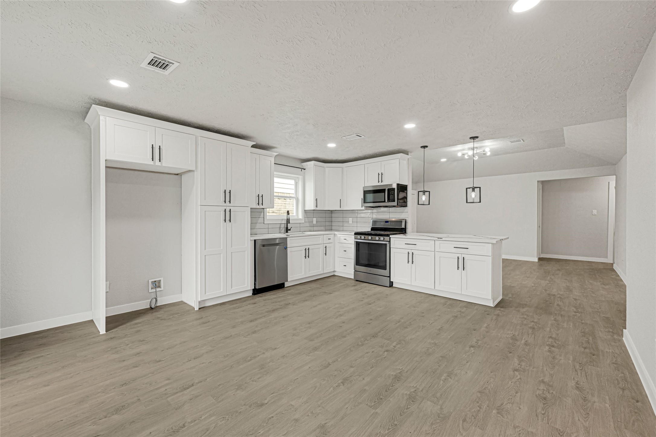 15322 Bedford Glen Drive Property Photo 1