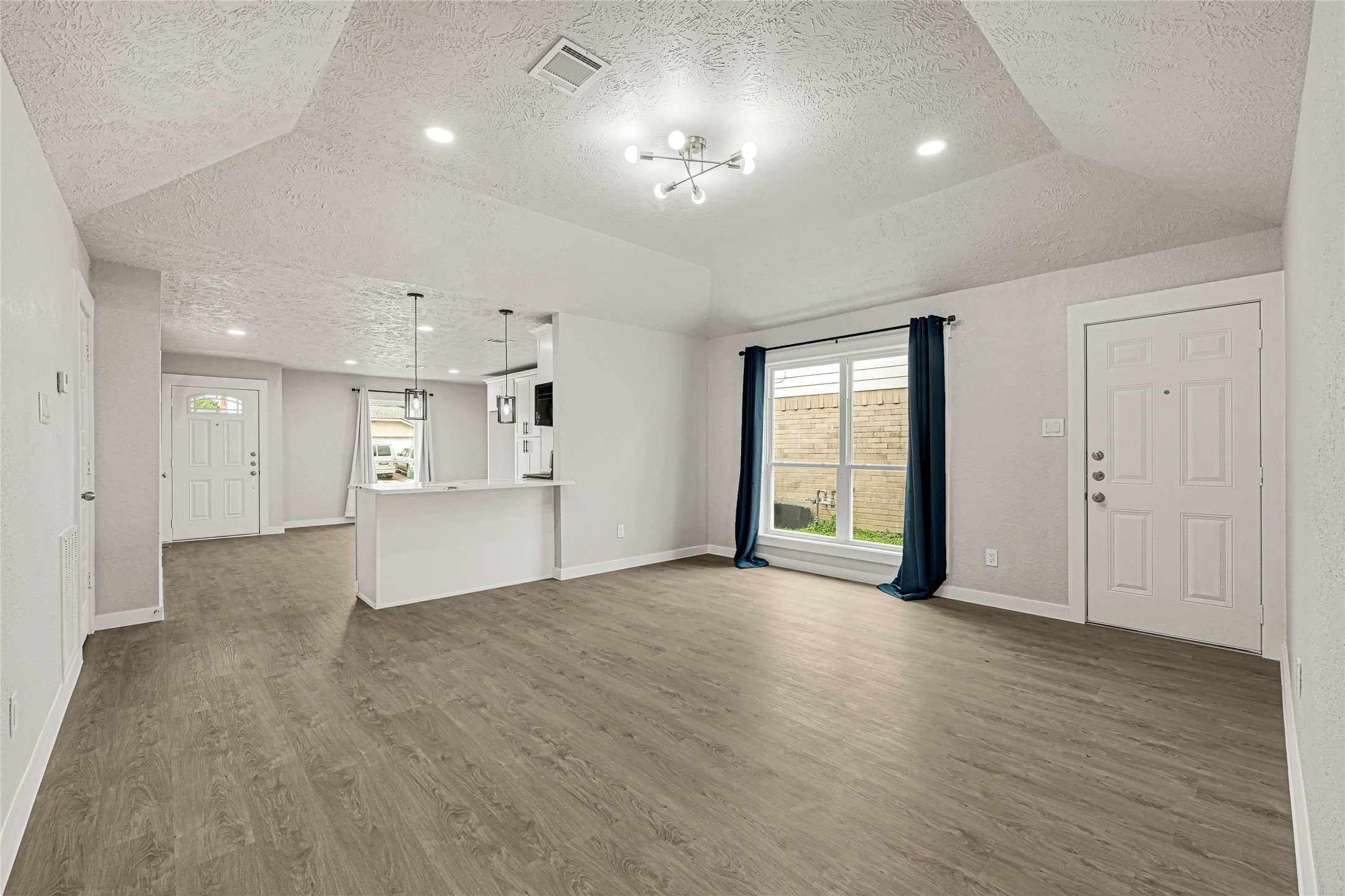 15322 Bedford Glen Drive Property Photo 8