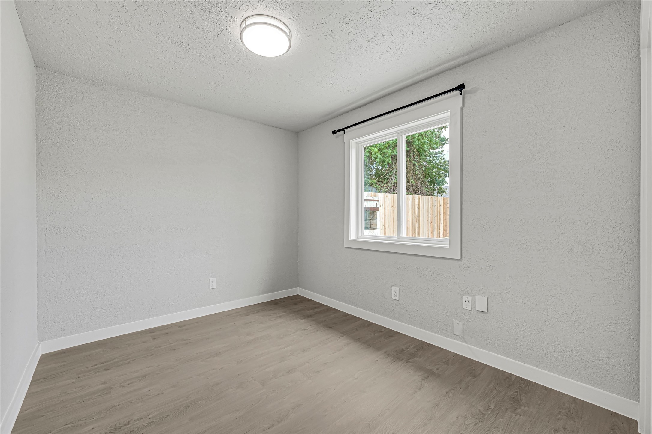 15322 Bedford Glen Drive Property Photo 9