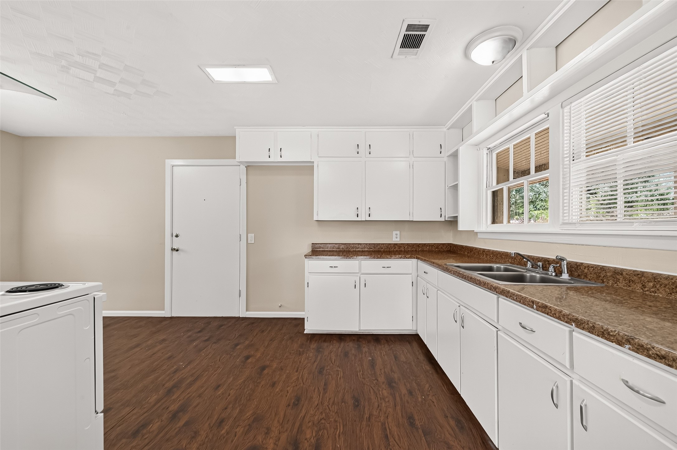 1230 Kirsten Street Property Photo 12