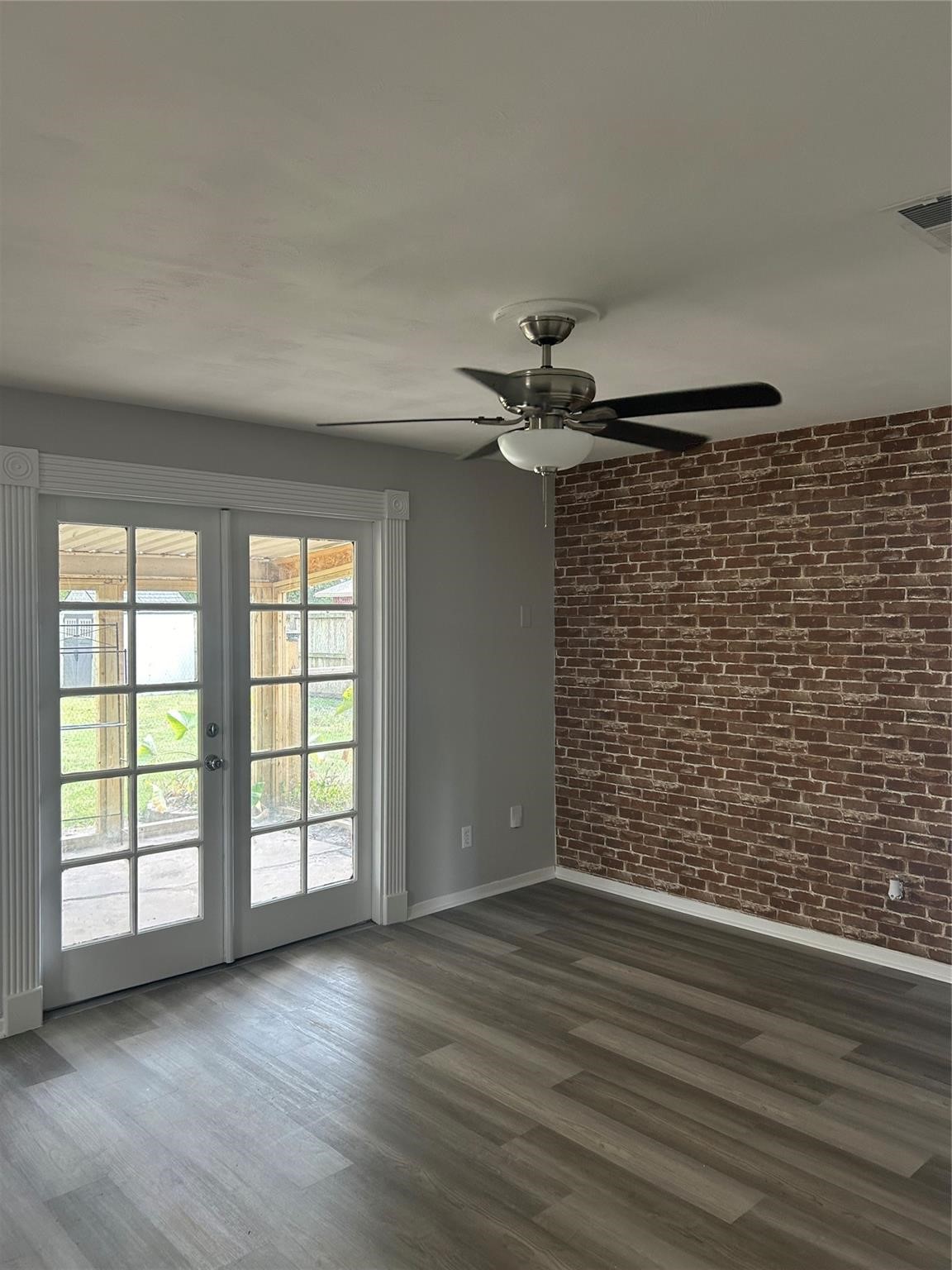 708 Western Avenue Property Photo 4
