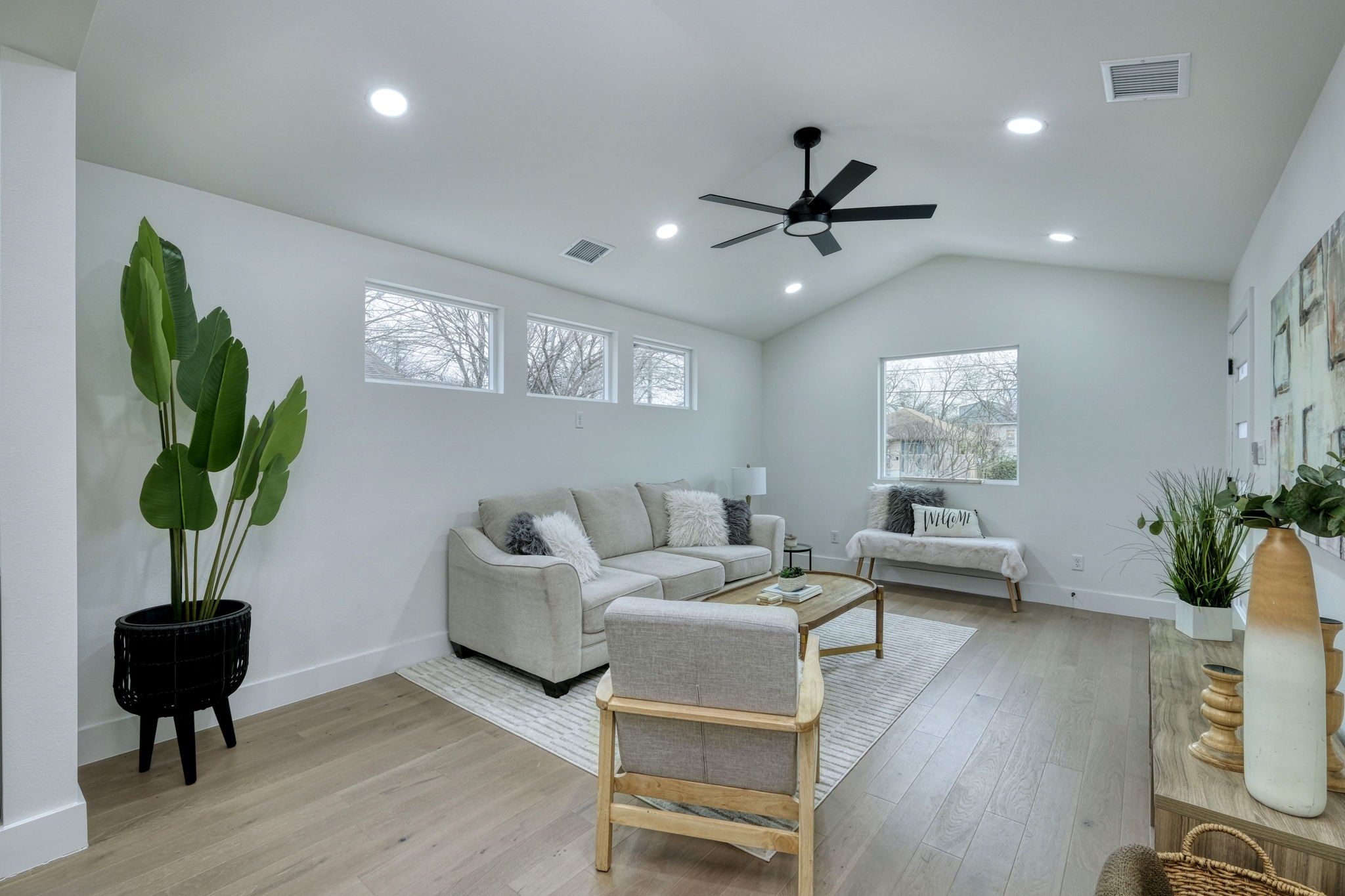 908 E 51st Street Property Photo