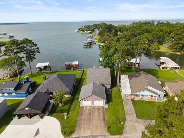 153 Lakeshore Drive Property Photo