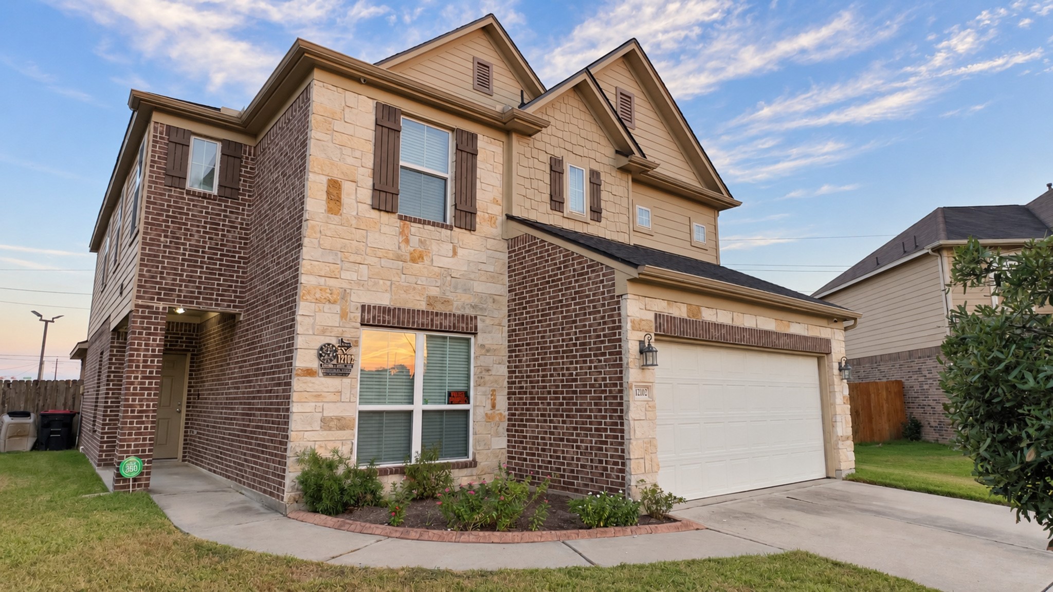 12102 Kings Fall Drive Property Photo 2