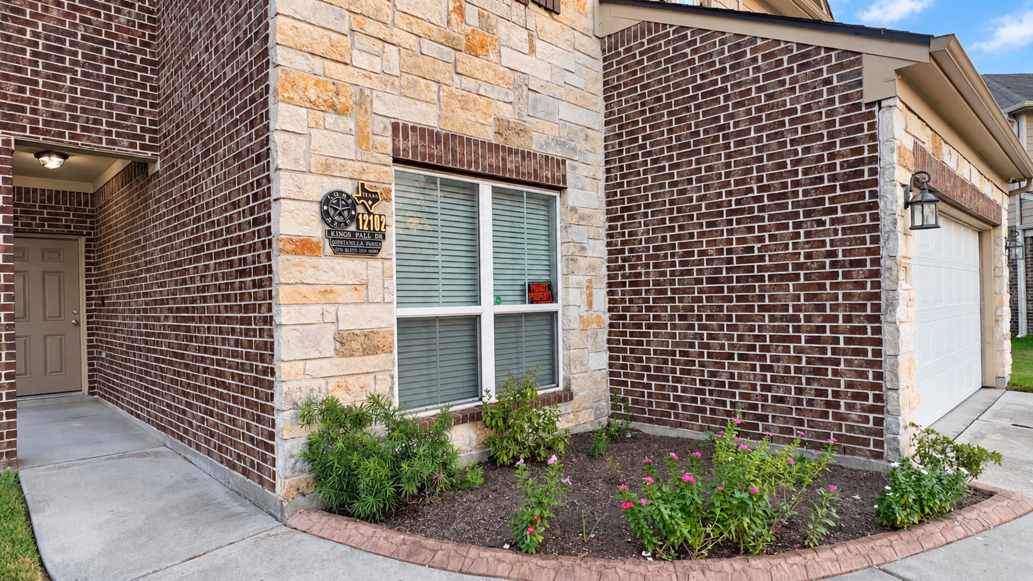 12102 Kings Fall Drive Property Photo 3