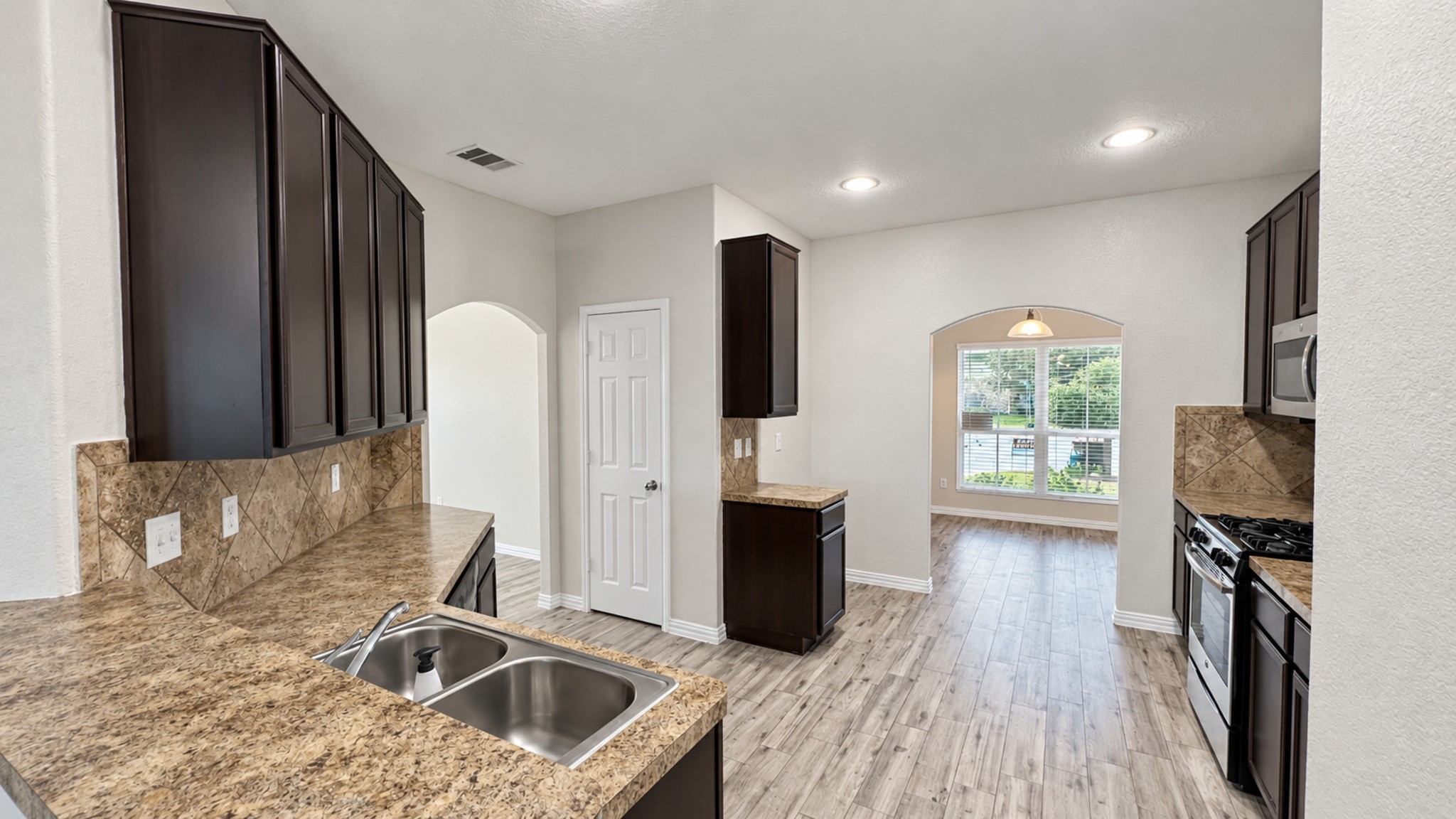 12102 Kings Fall Drive Property Photo 7