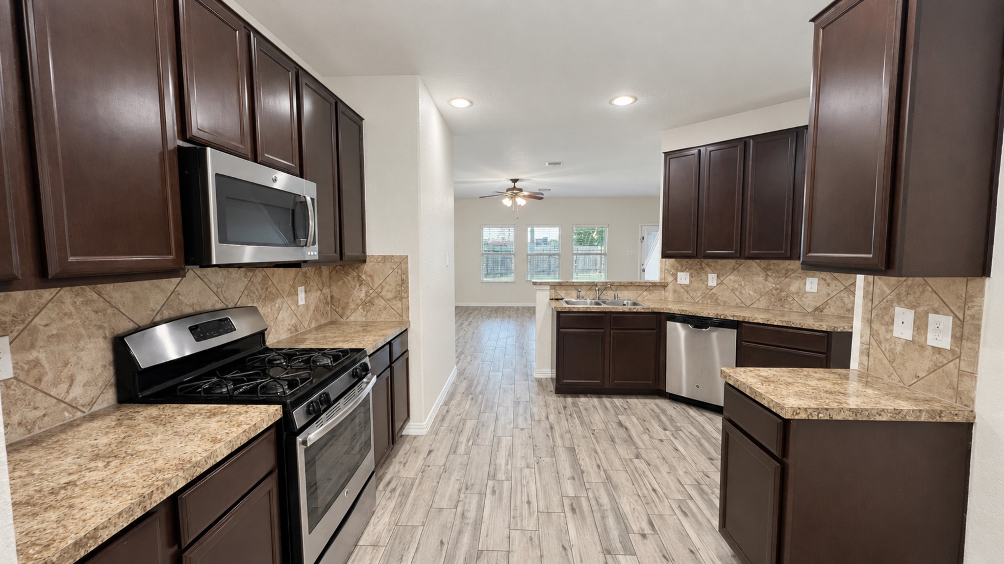 12102 Kings Fall Drive Property Photo 9