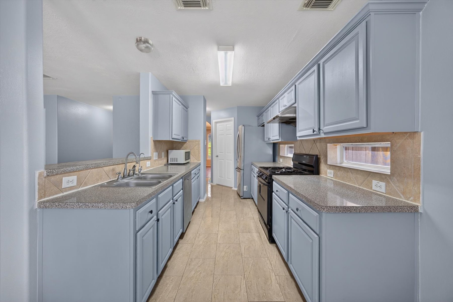 1426 Zinnia Road Property Photo 8