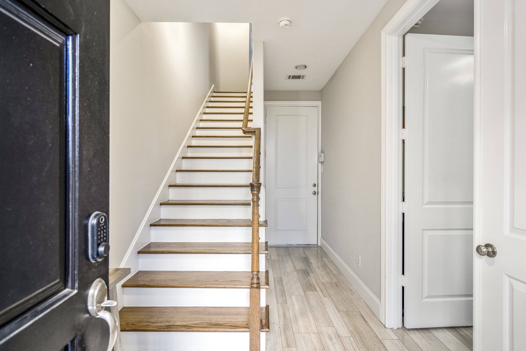 2131 Mcilhenny Street Property Photo 3