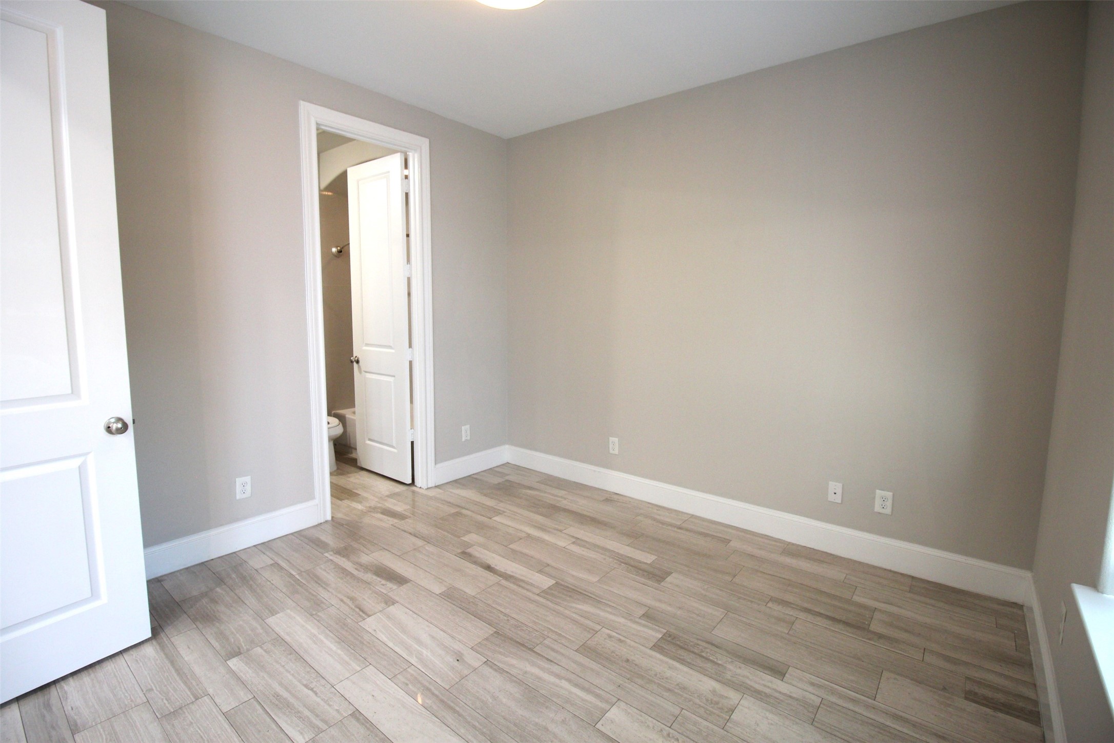 2131 Mcilhenny Street Property Photo 4