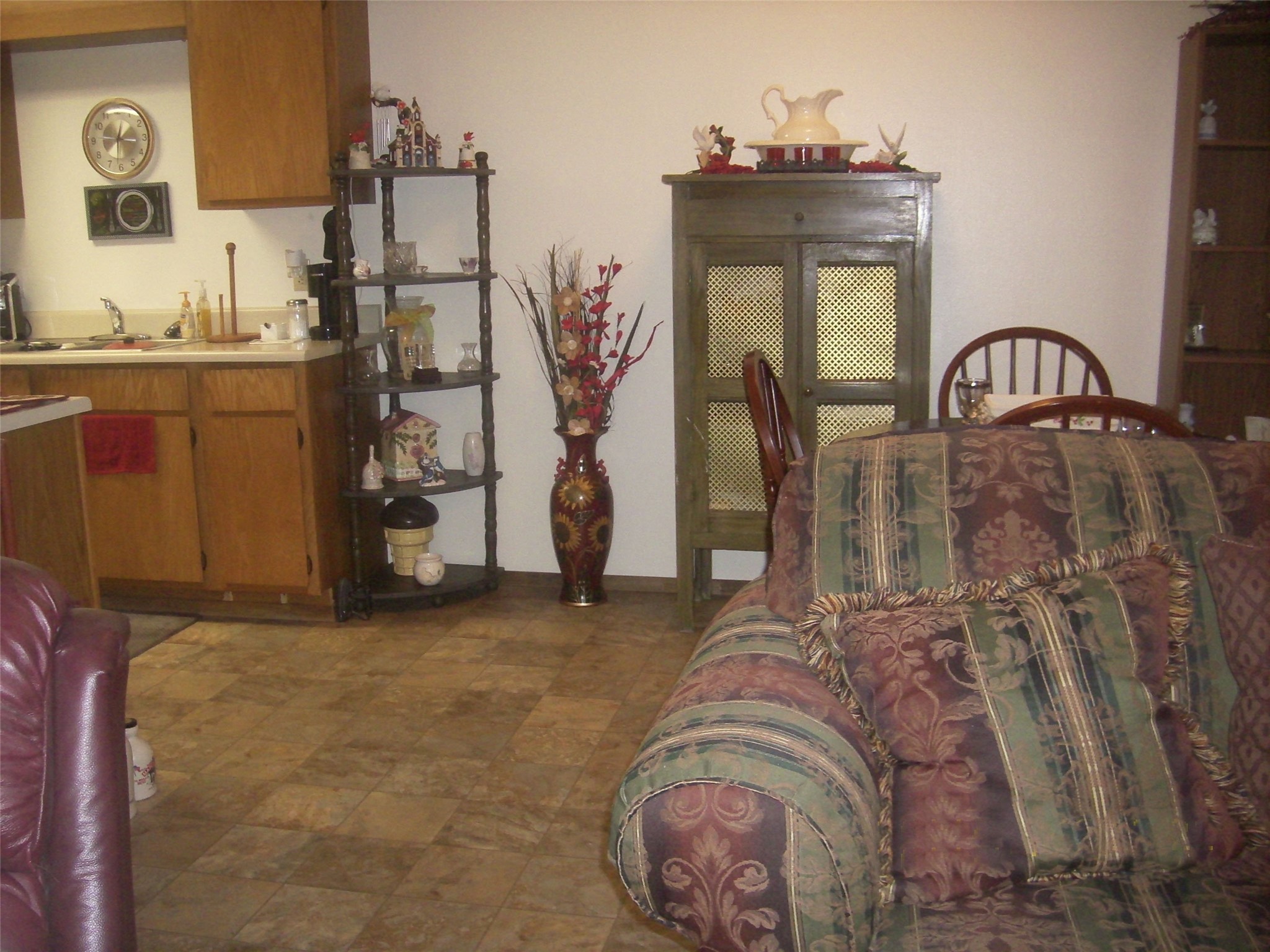 101 Seniors Ave Property Photo 4