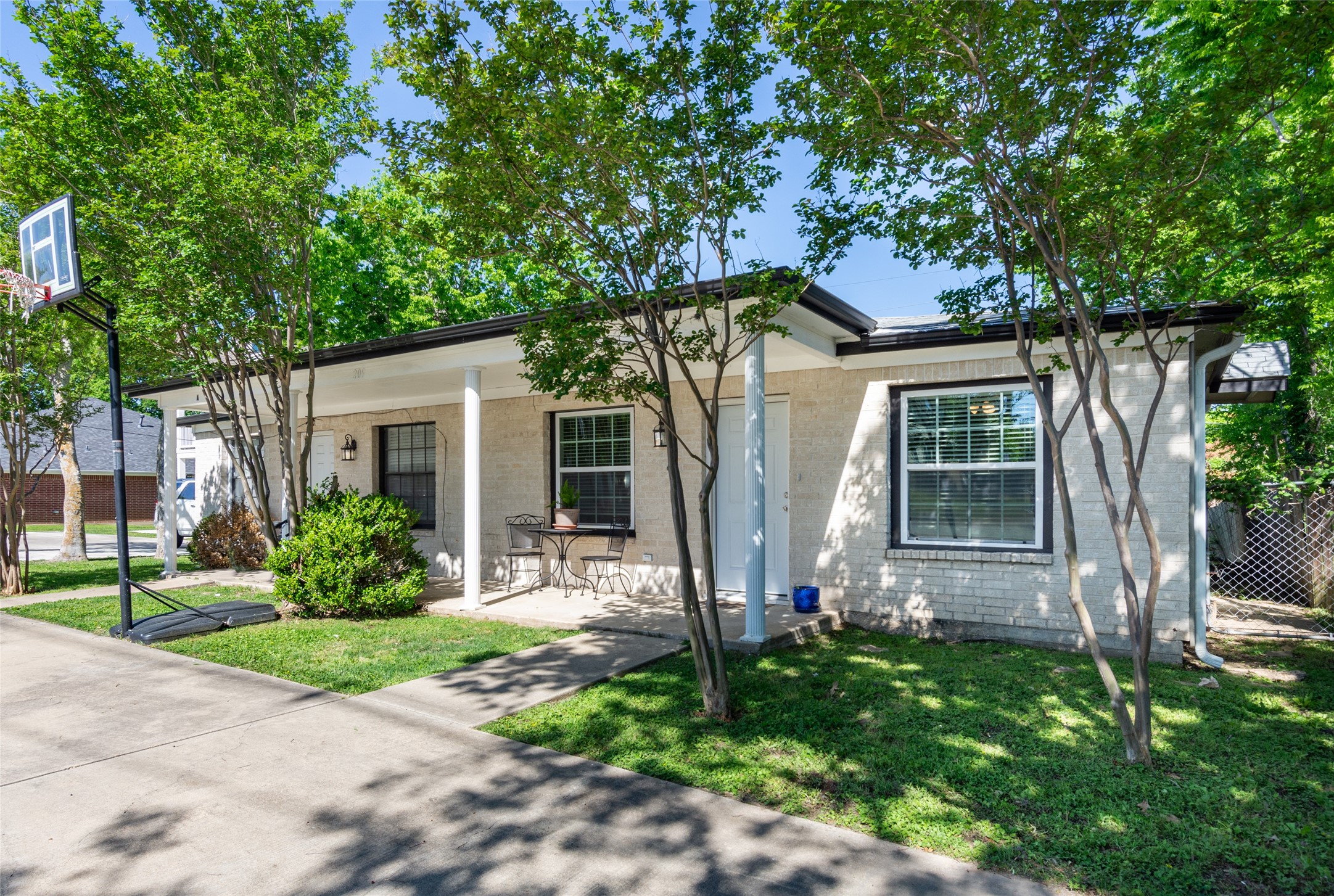 College Hills Elementary School Real Estate Listings Main Image