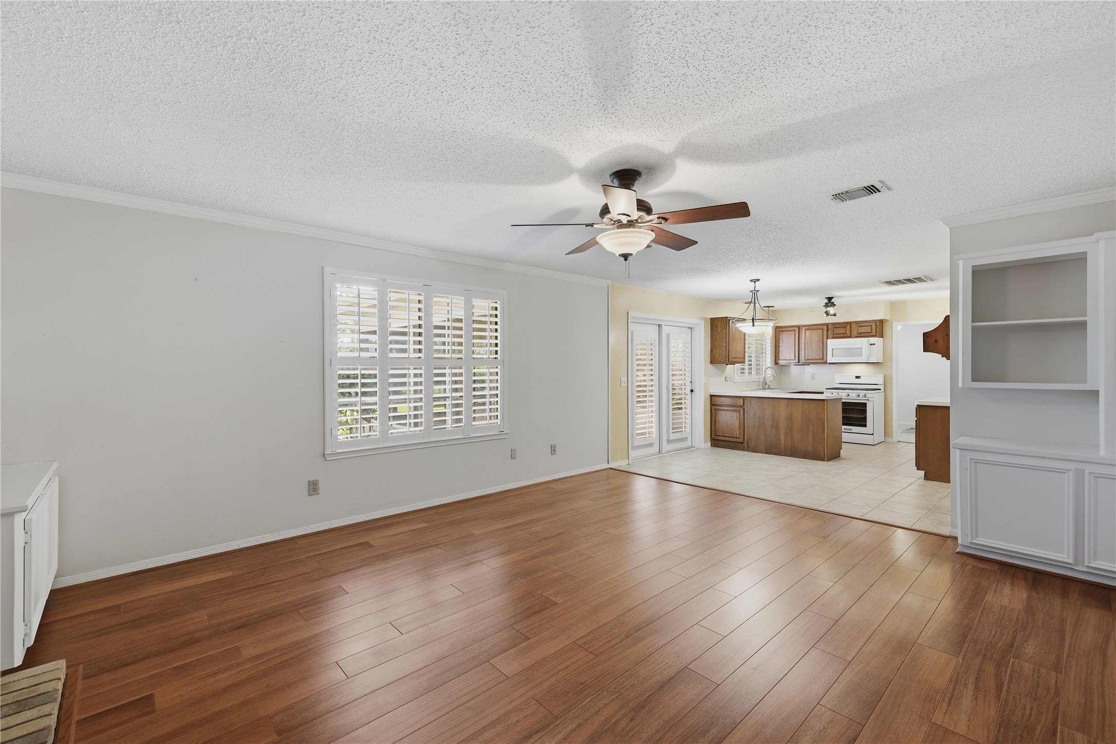 16002 Sweetwater Creek Drive Property Photo 7
