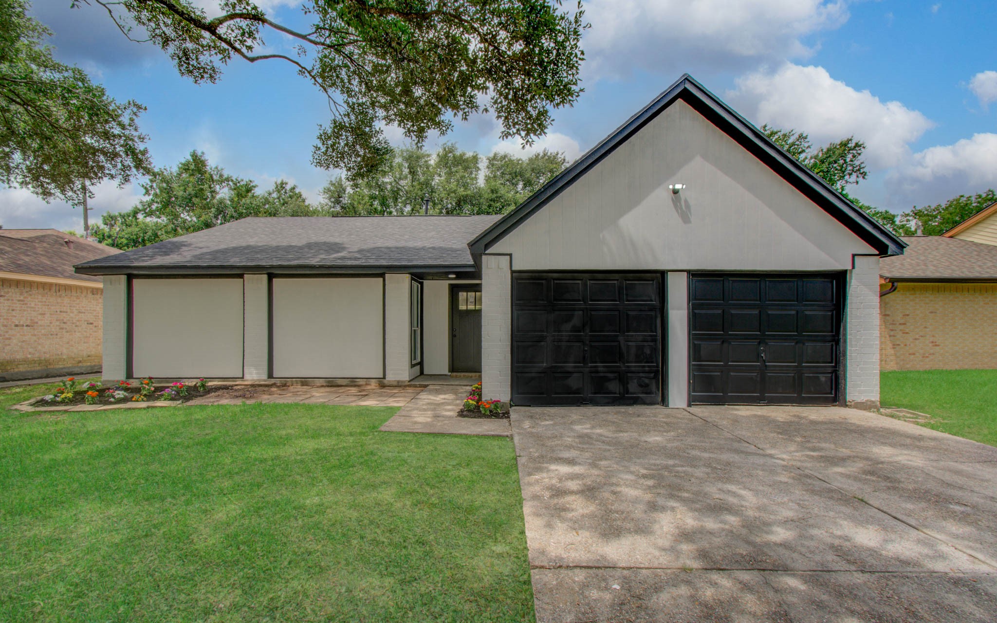 24127 Spring Towne Drive Property Photo 2