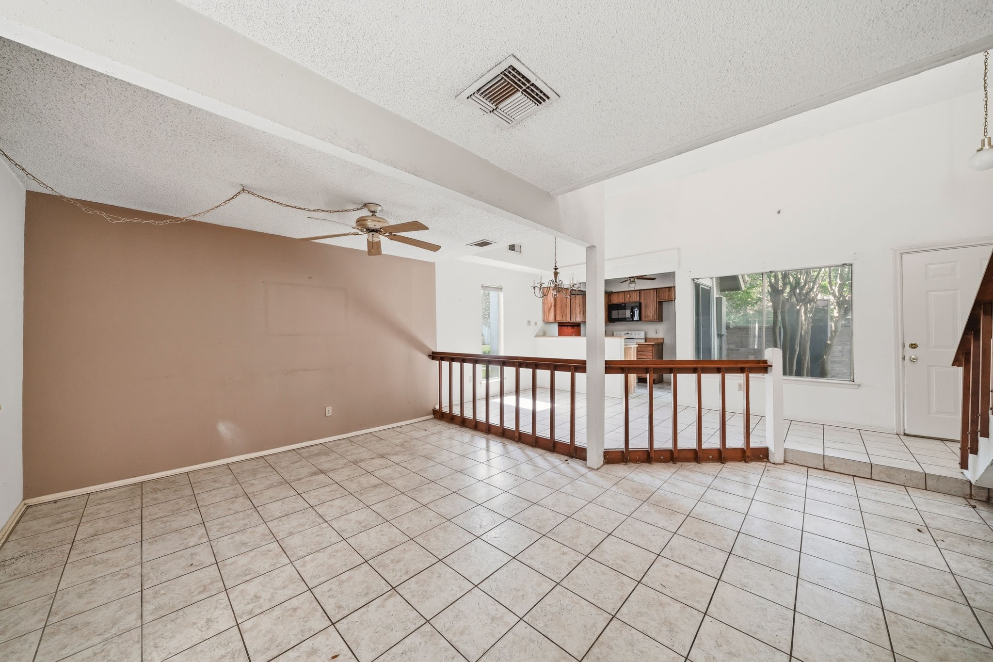12918 Wirevine Lane Property Photo 3