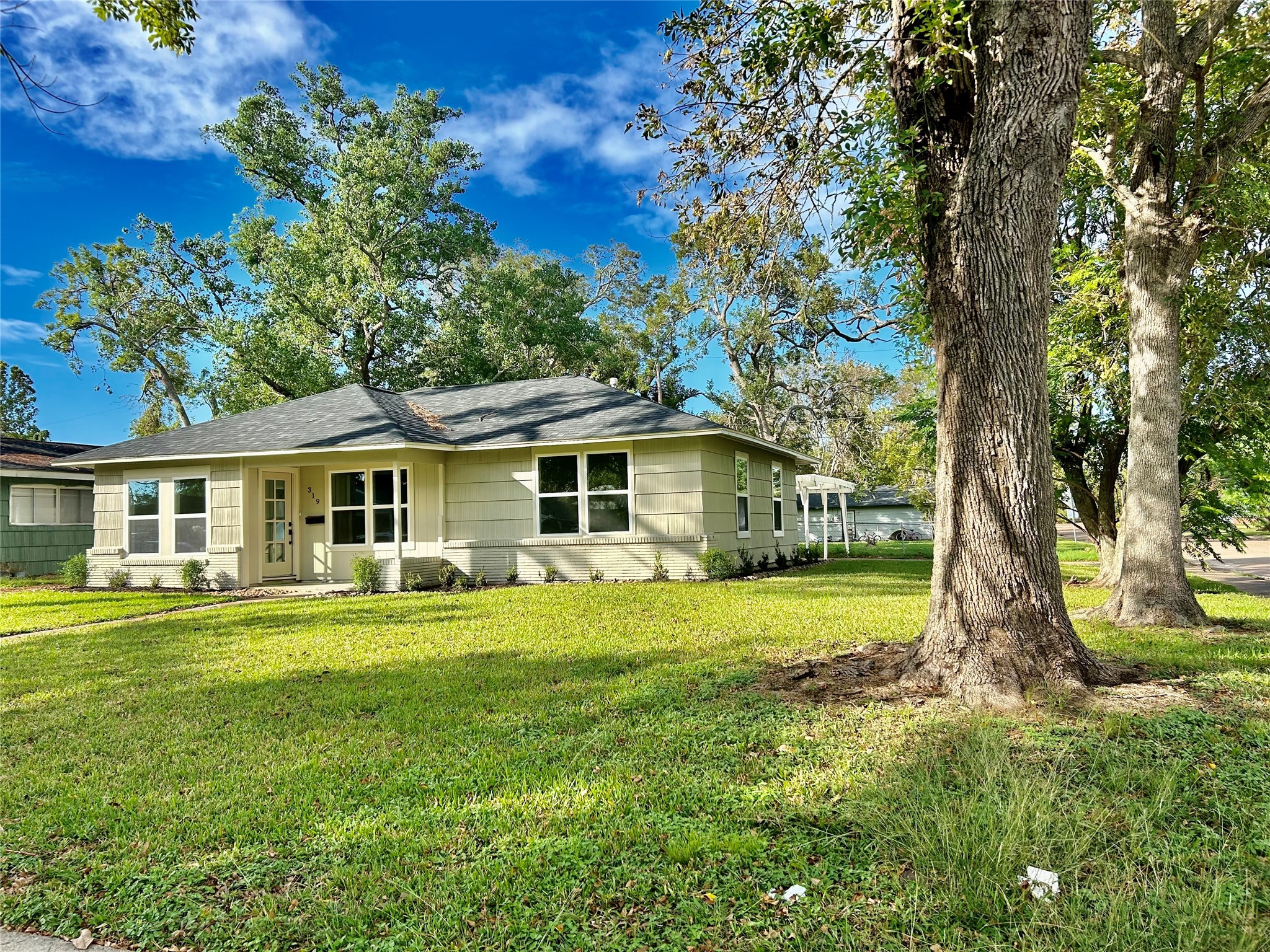 319 Wisteria Street Property Photo 2
