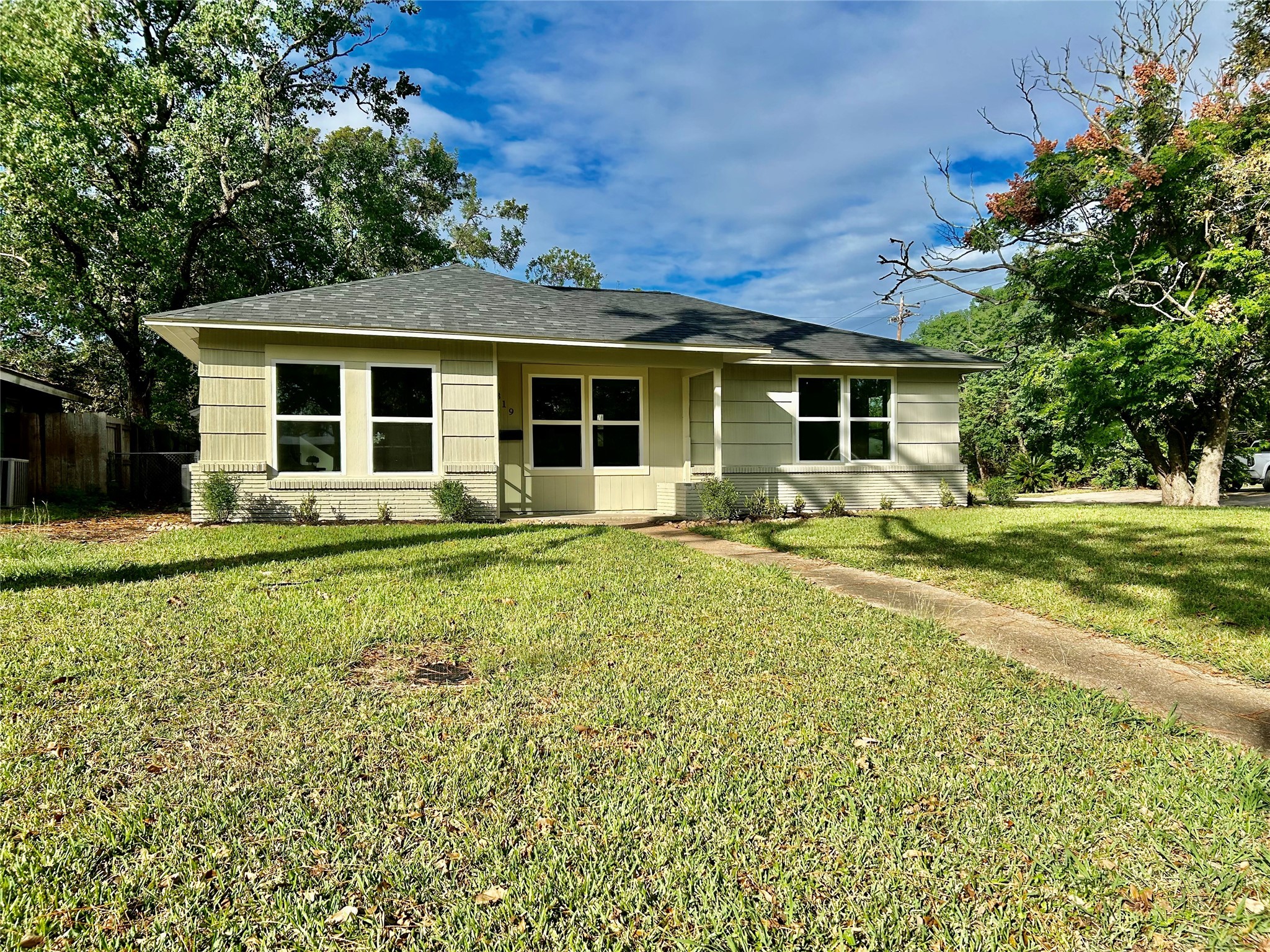 319 Wisteria Street Property Photo 29
