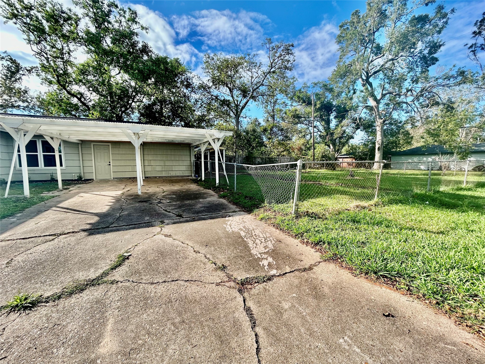 319 Wisteria Street Property Photo 30