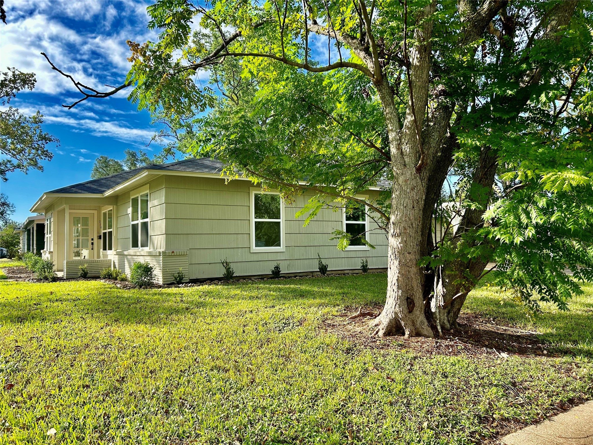 319 Wisteria Street Property Photo 31