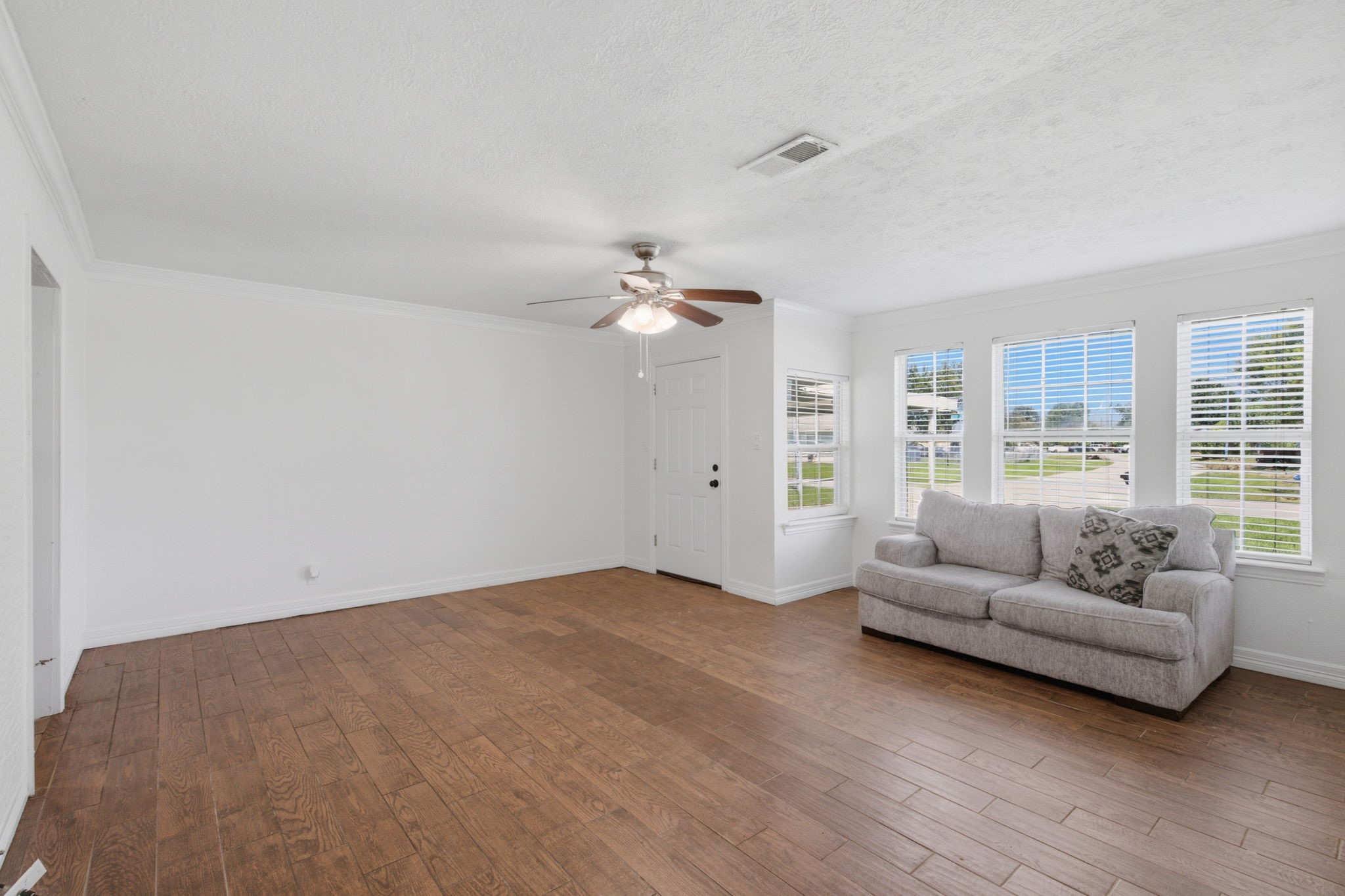 702 Redondo Drive Property Photo 6