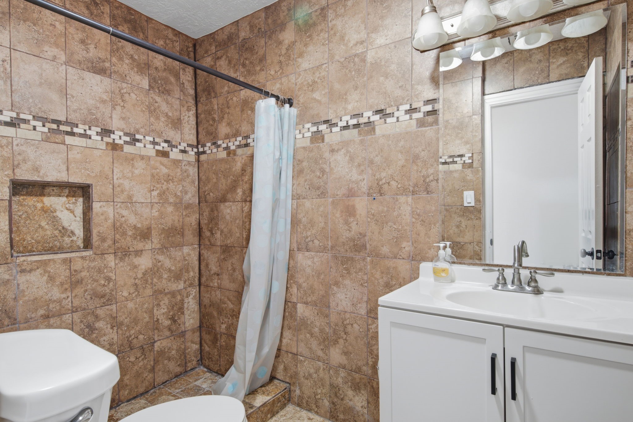 702 Redondo Drive Property Photo 14