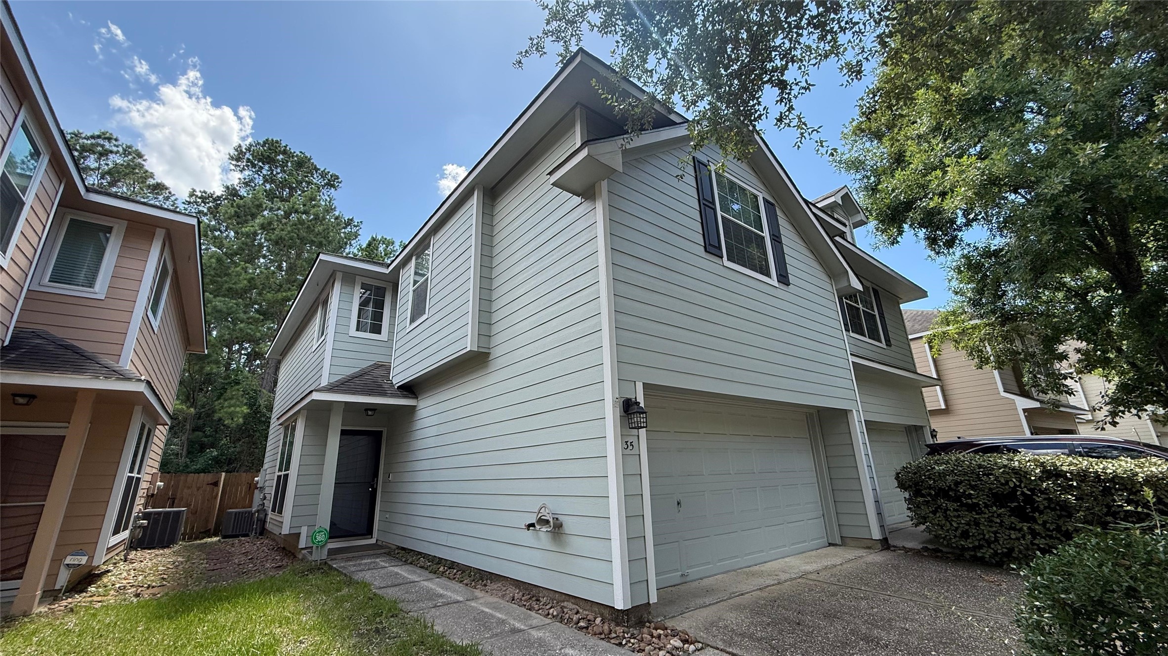 35 Ledgestone Pl Property Photo 1