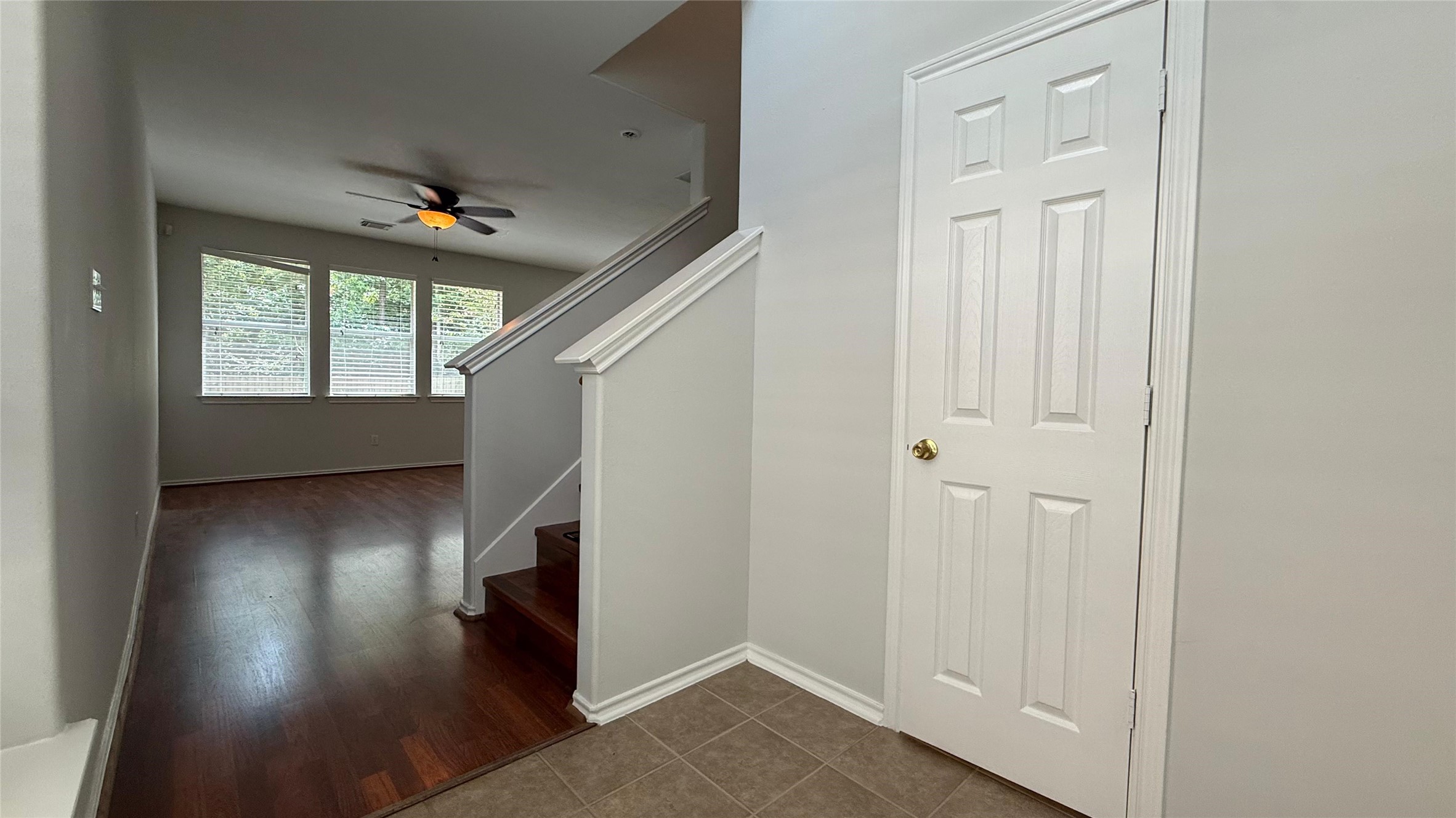 35 Ledgestone Pl Property Photo 3