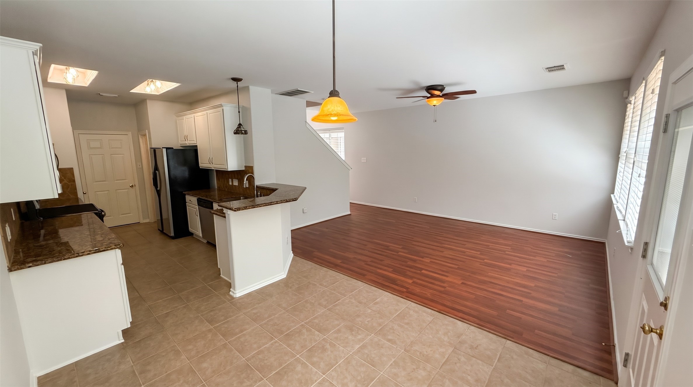 35 Ledgestone Pl Property Photo 8