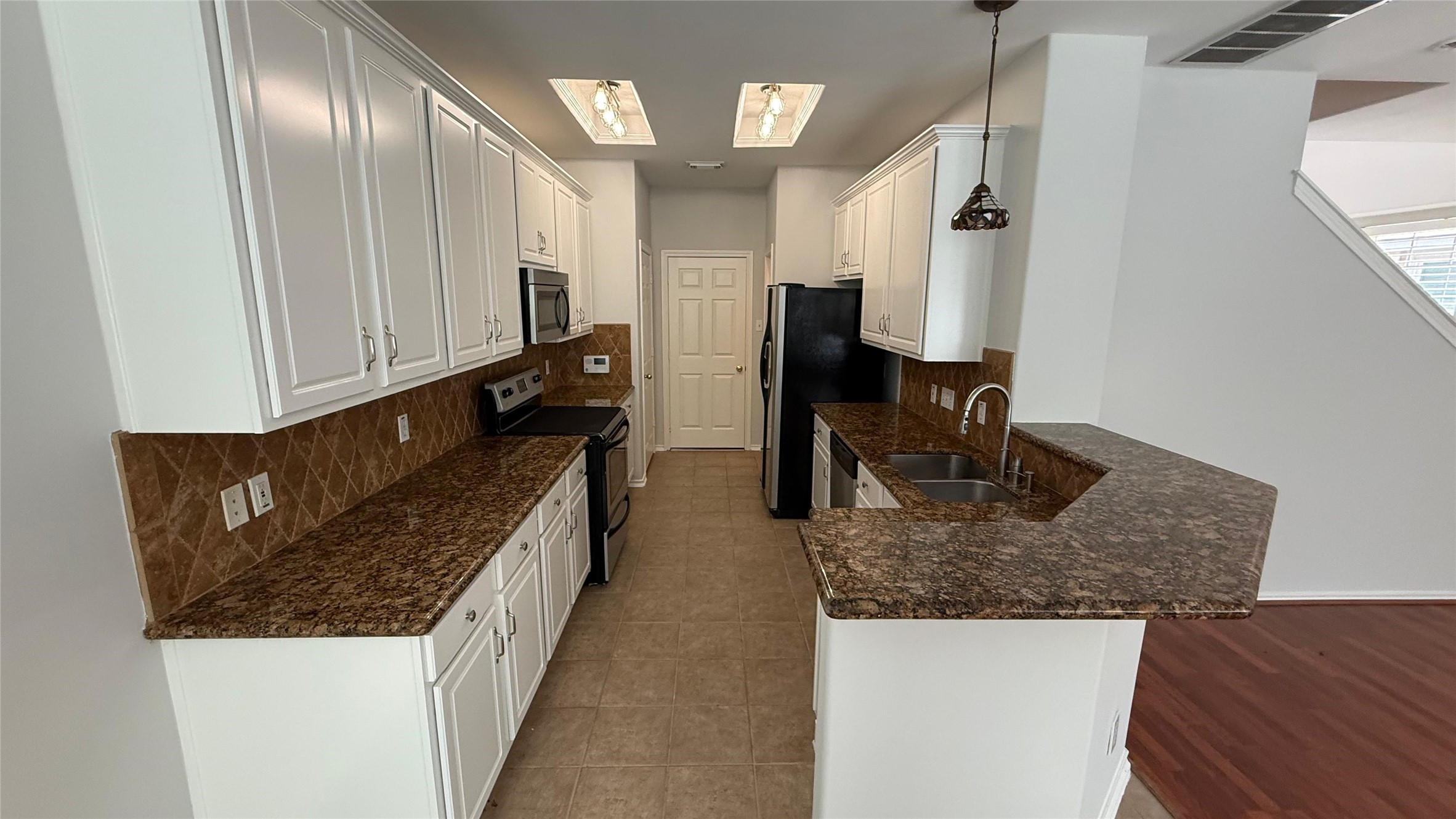 35 Ledgestone Pl Property Photo 11