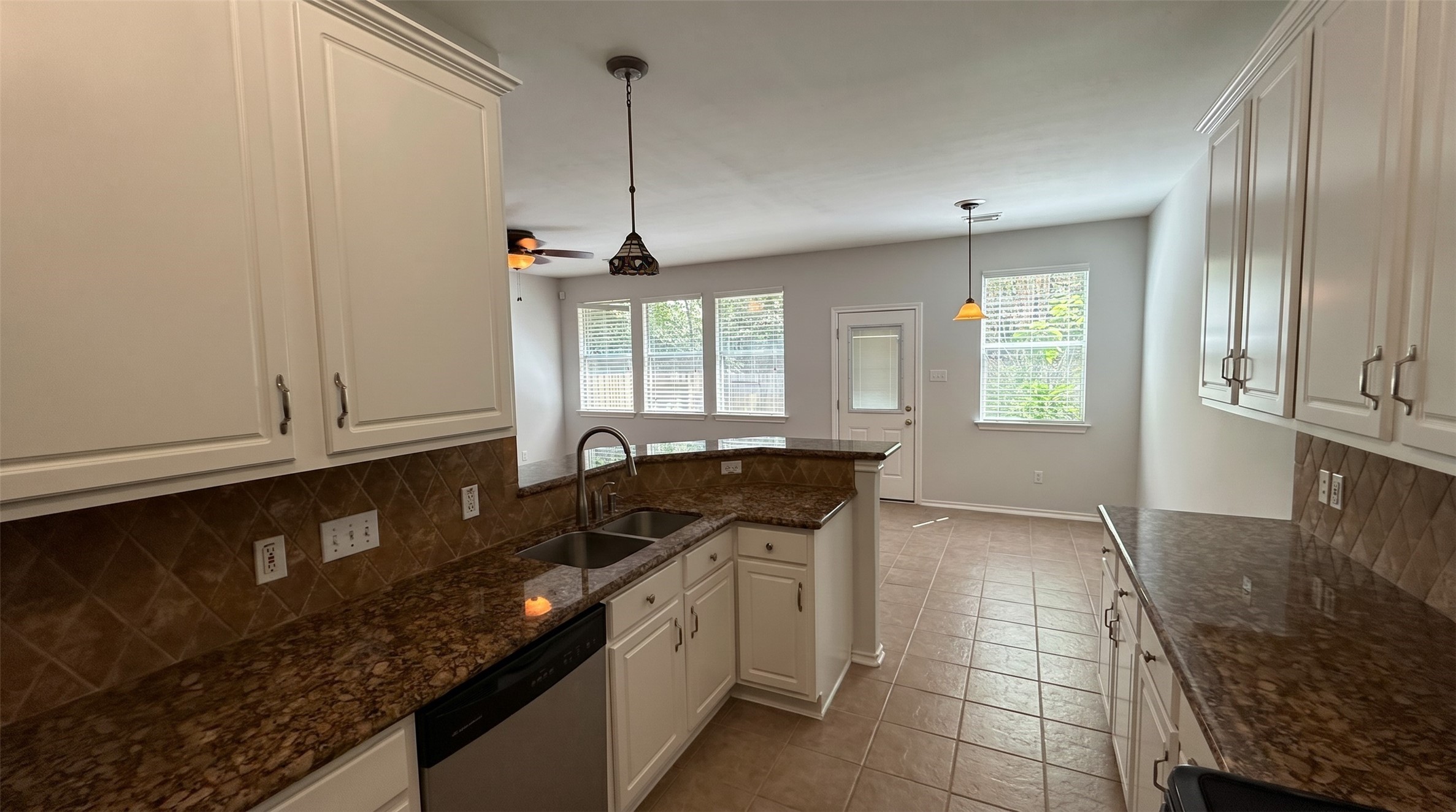 35 Ledgestone Pl Property Photo 12