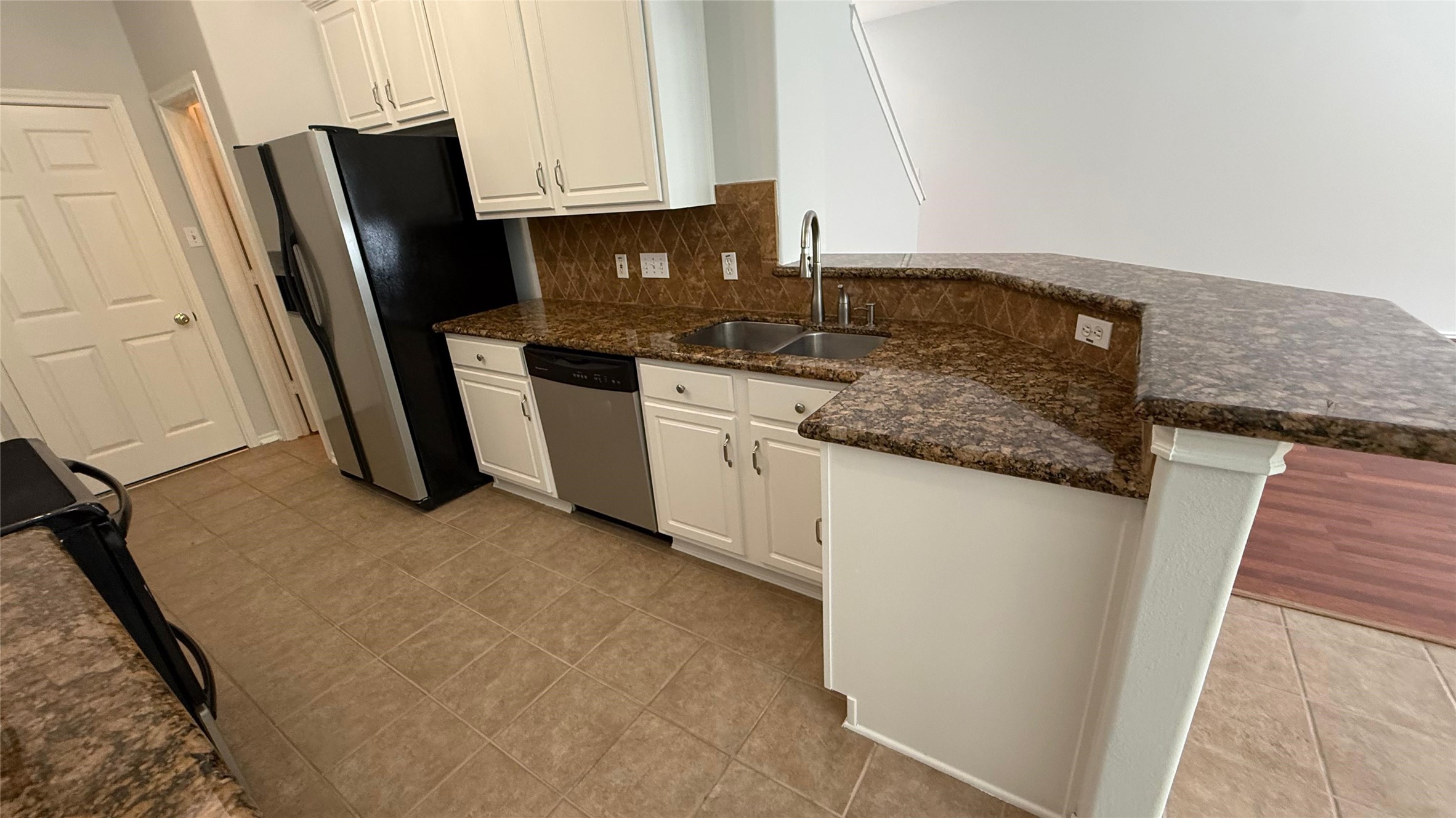 35 Ledgestone Pl Property Photo 13