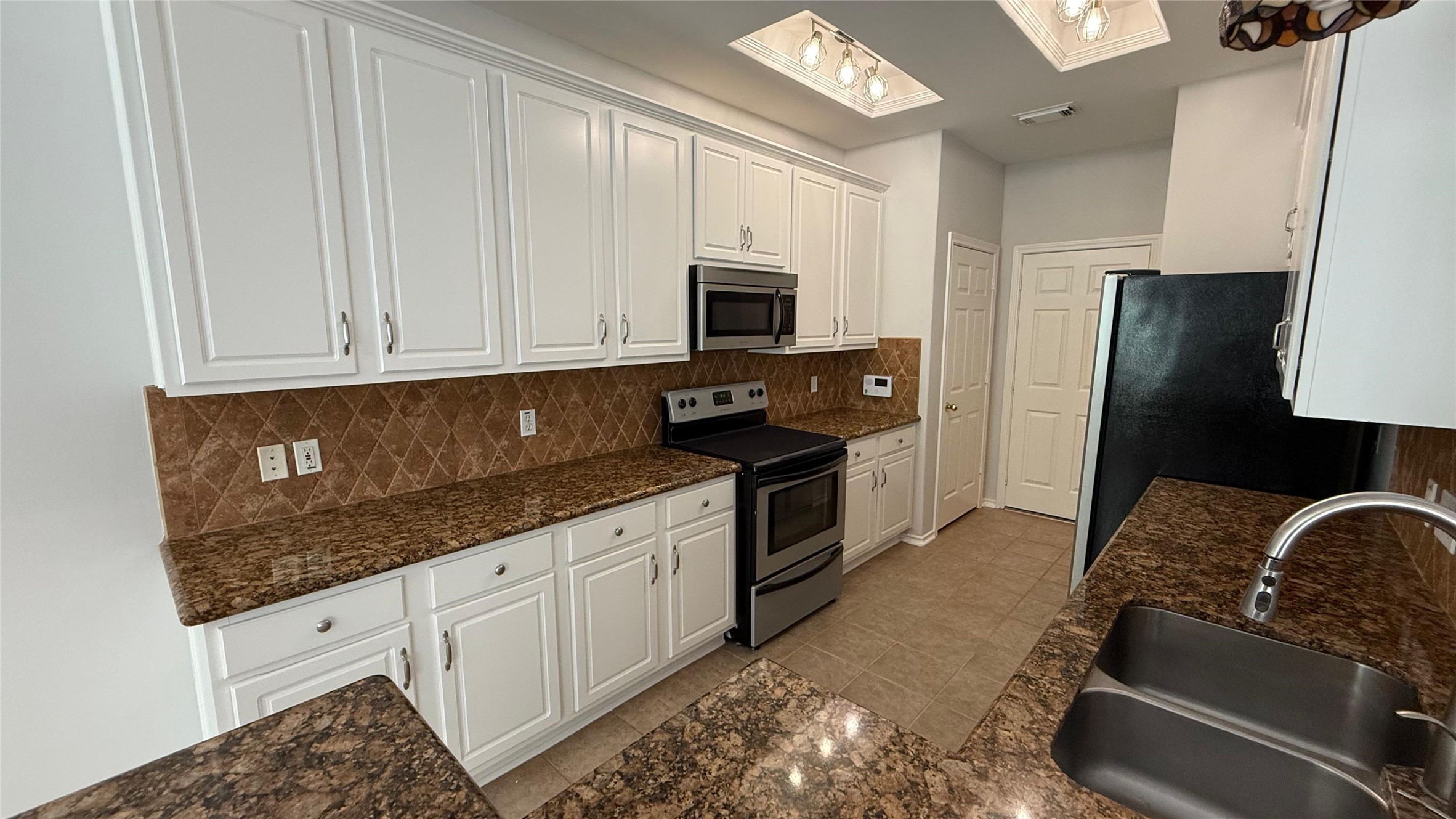 35 Ledgestone Pl Property Photo 14