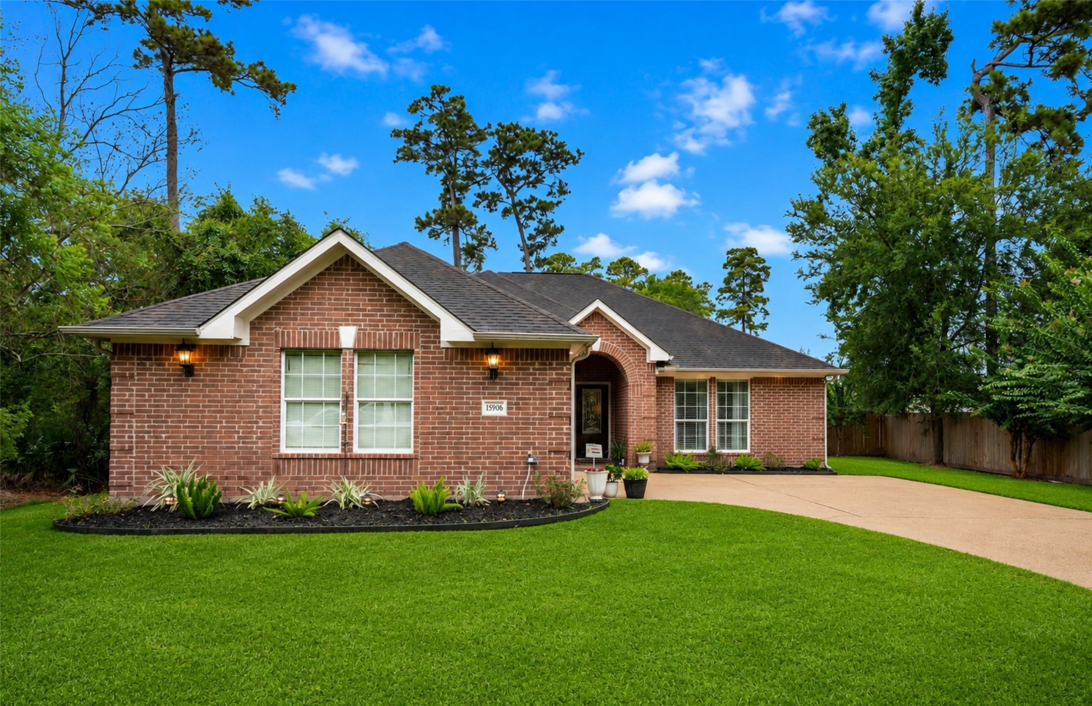 15906 Dunes Drive Property Photo 3