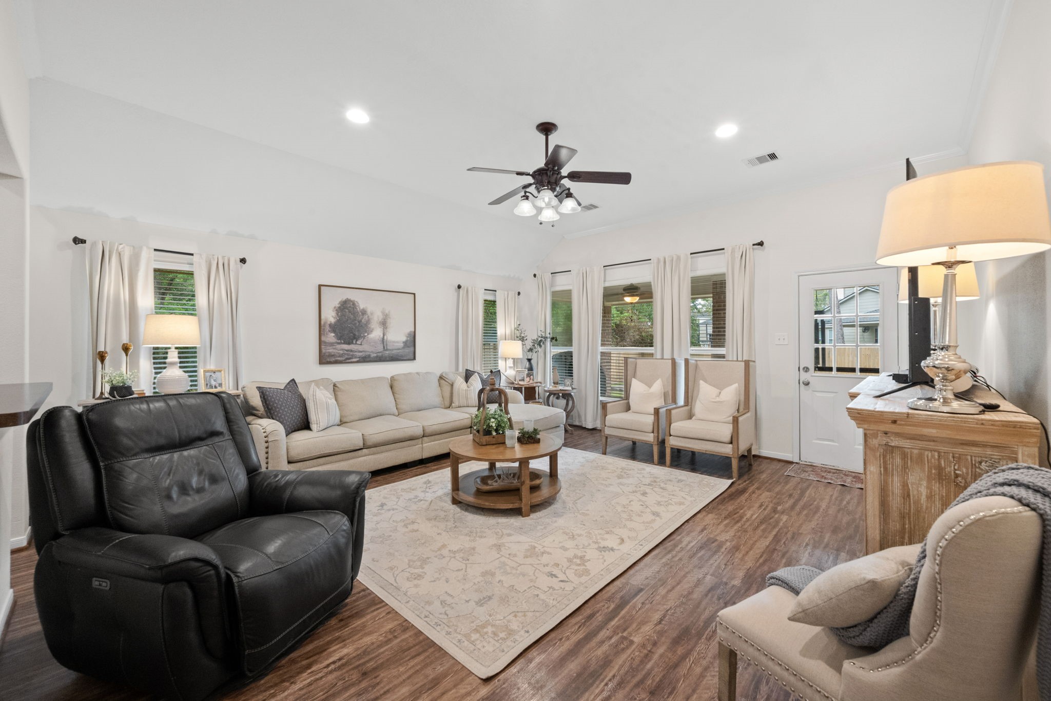 15906 Dunes Drive Property Photo 4