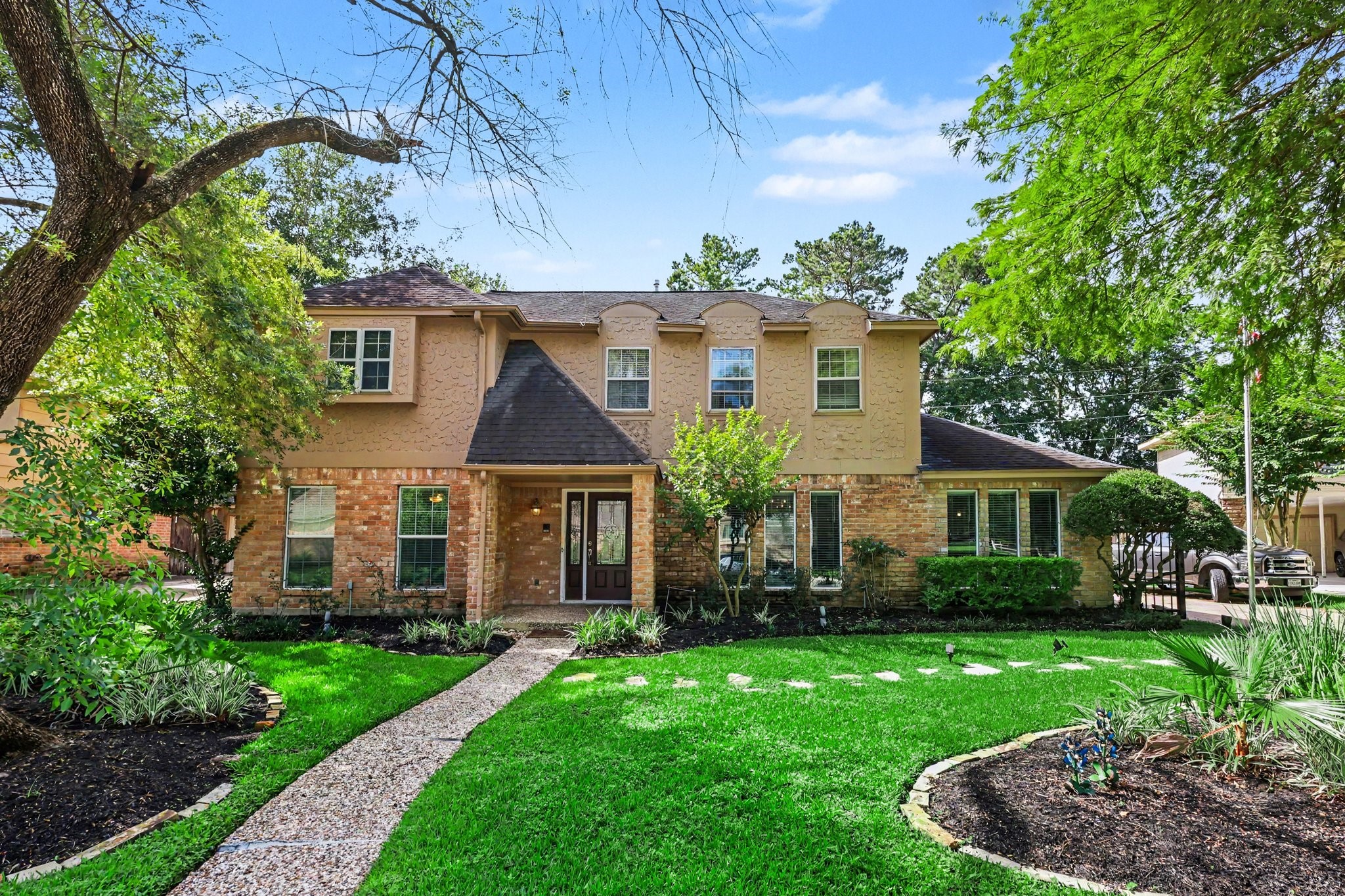 6711 Campden Drive Property Photo 2
