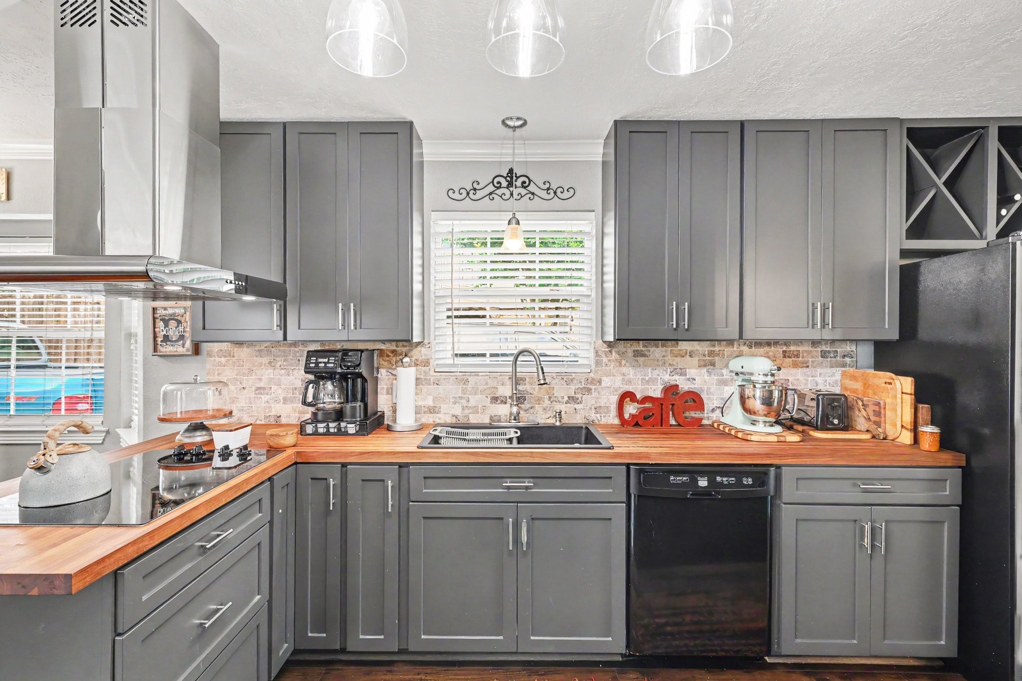 6711 Campden Drive Property Photo 11