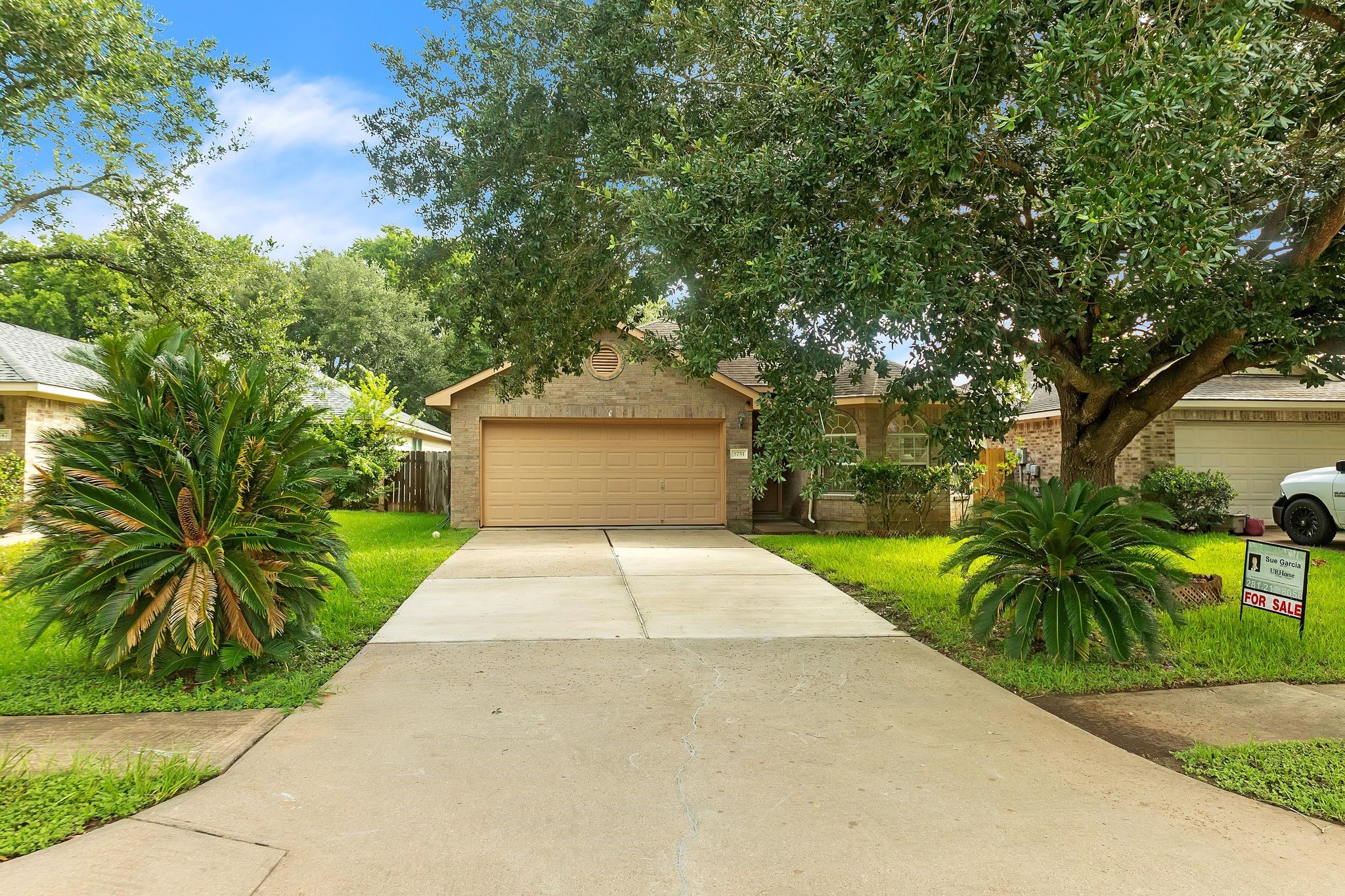 5751 Wandering Creek Dr Drive Property Photo 1