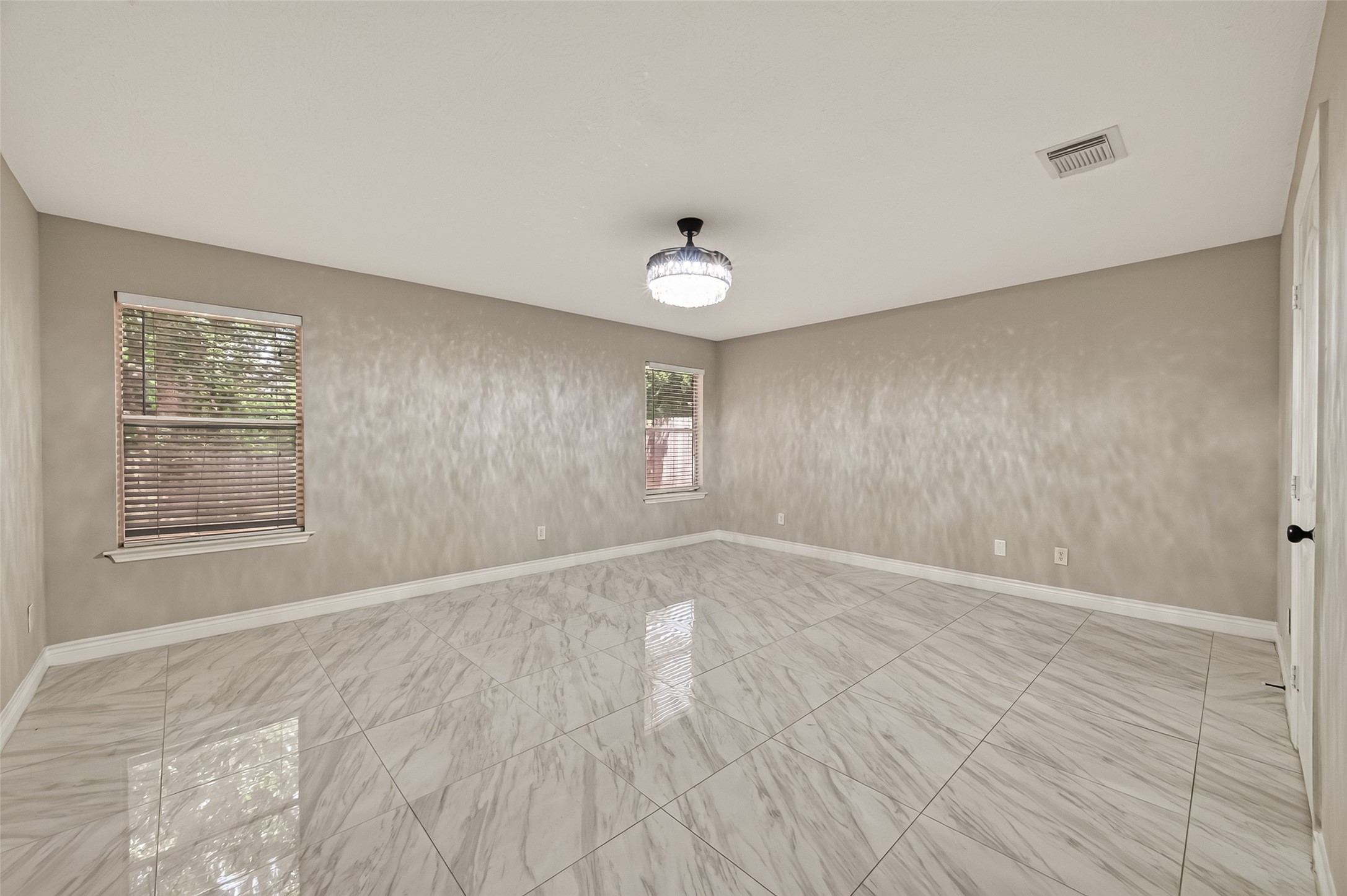 6021 Whispering Lakes Drive Property Photo 16