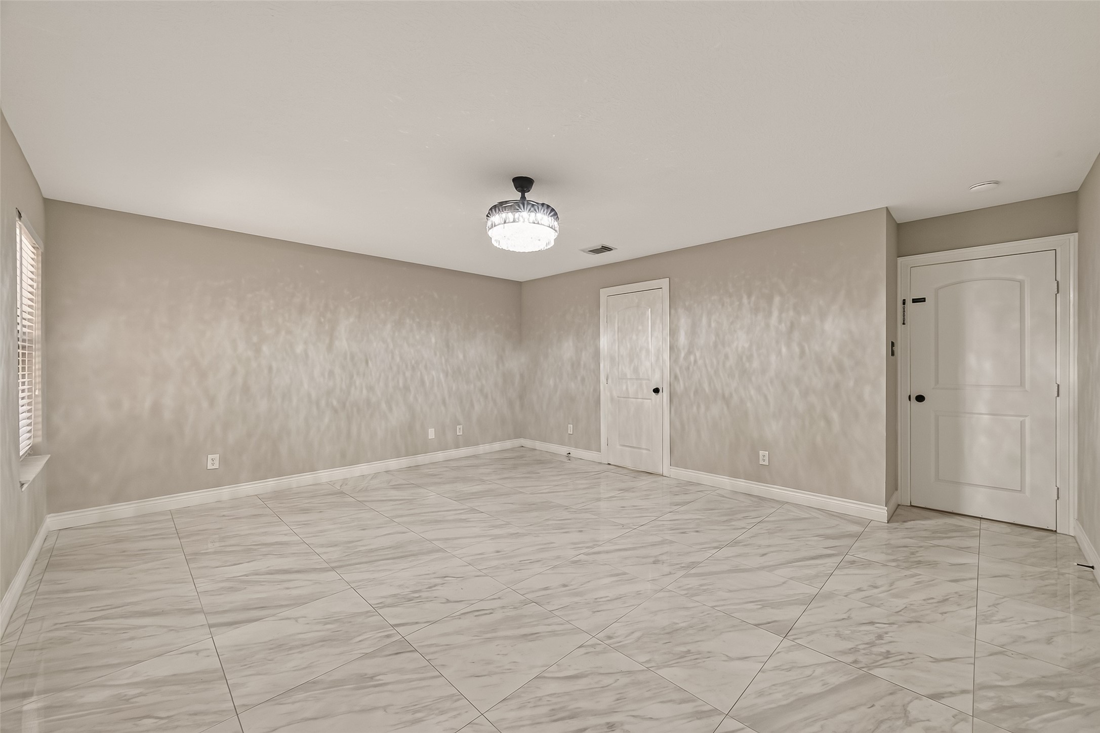 6021 Whispering Lakes Drive Property Photo 17