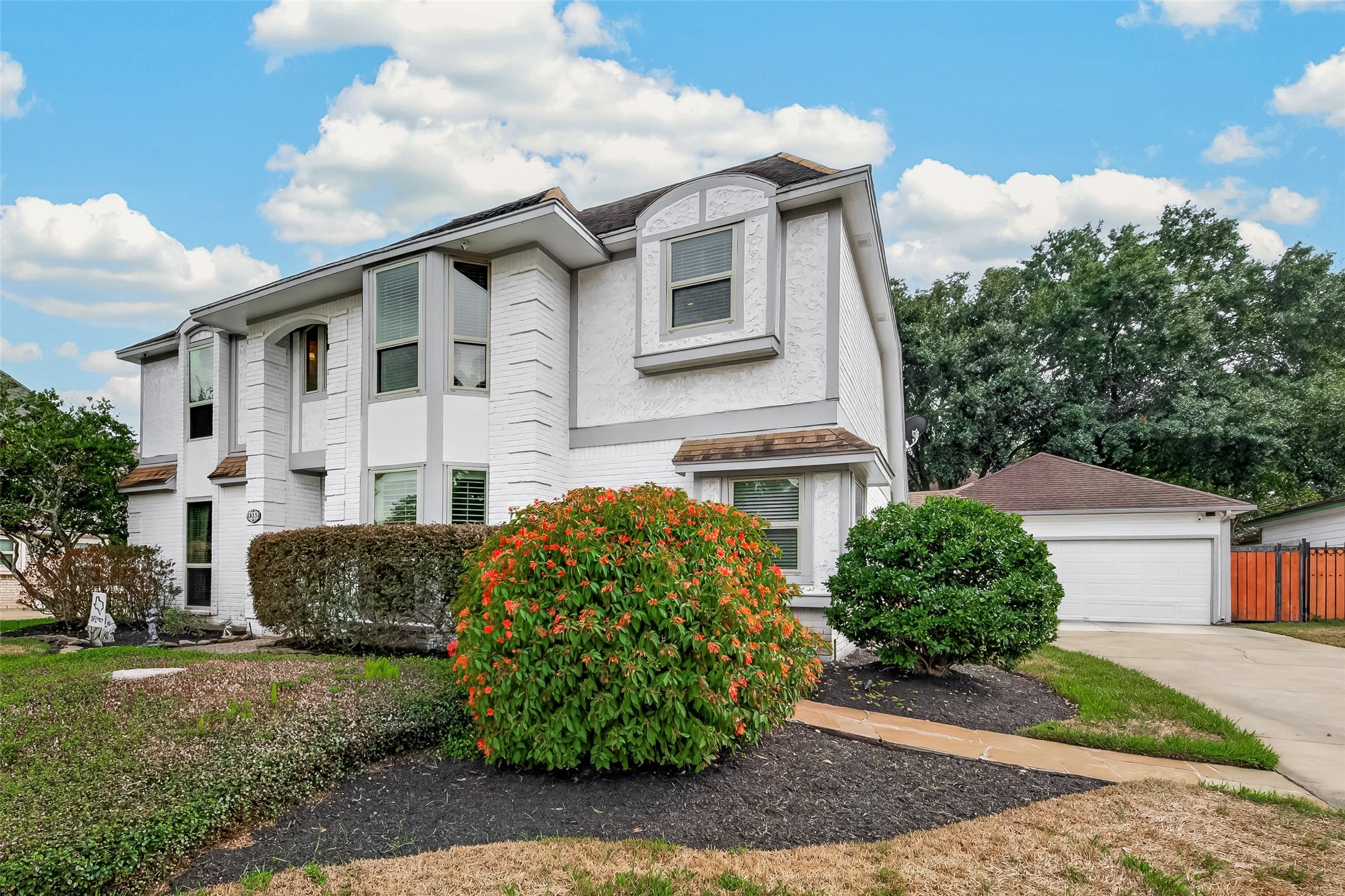 18331 Longcliffe Drive Property Photo 4