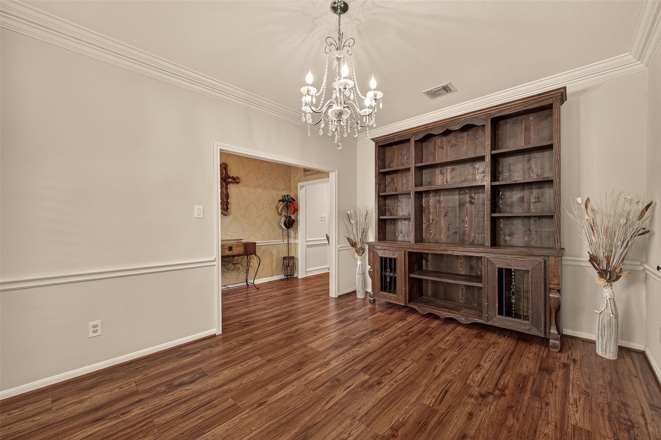 18331 Longcliffe Drive Property Photo 9