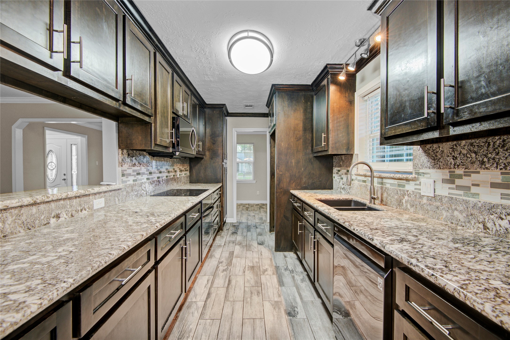 15702 Wandering Trail Property Photo 12